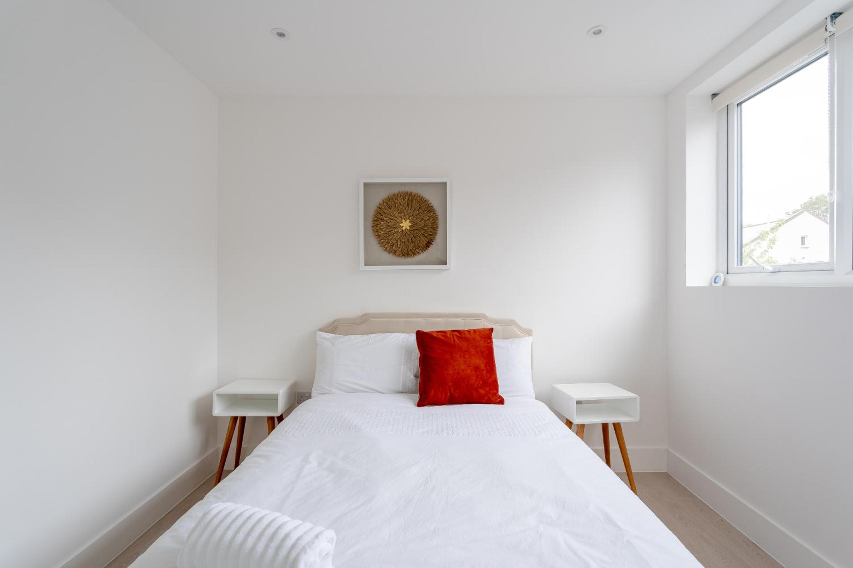 Deluxe One-Bedroom Apartment with City View