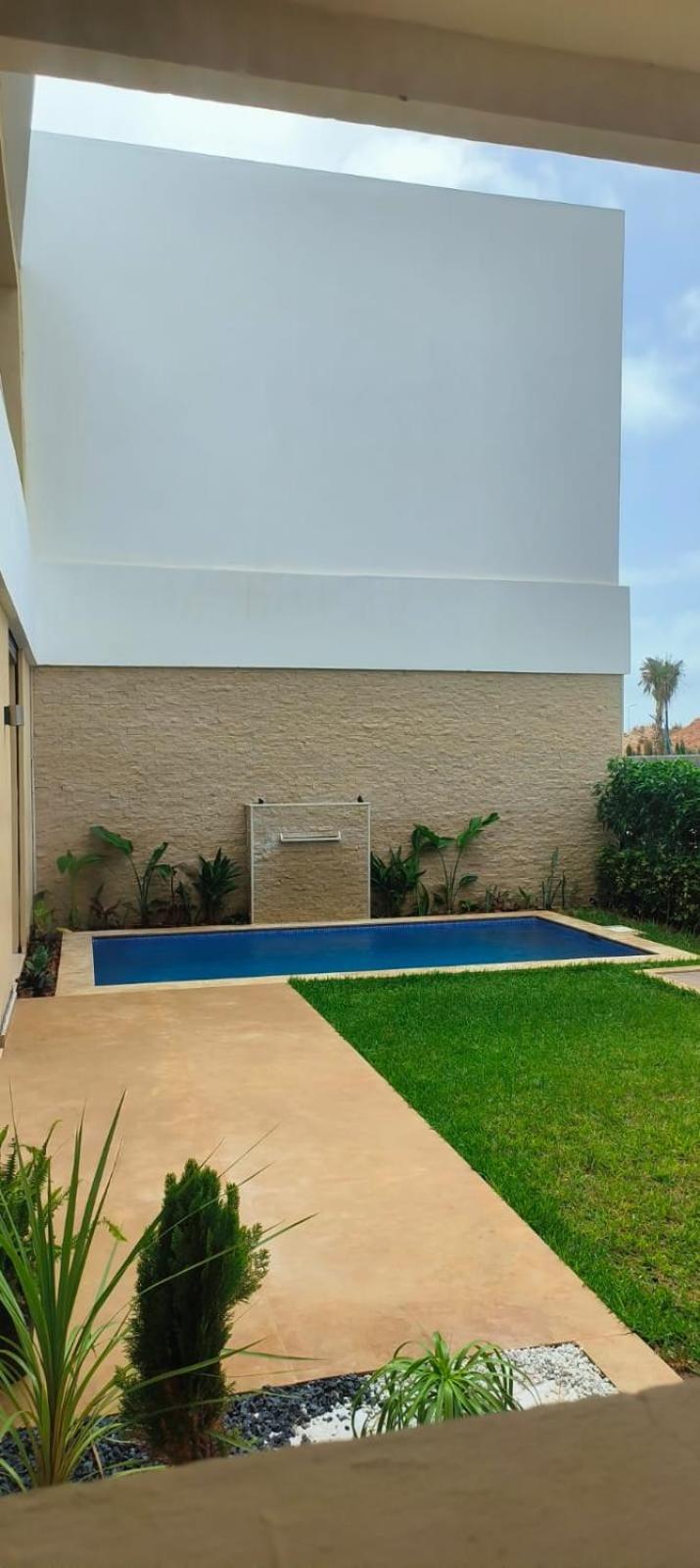 Three-Bedroom Villa photo 3