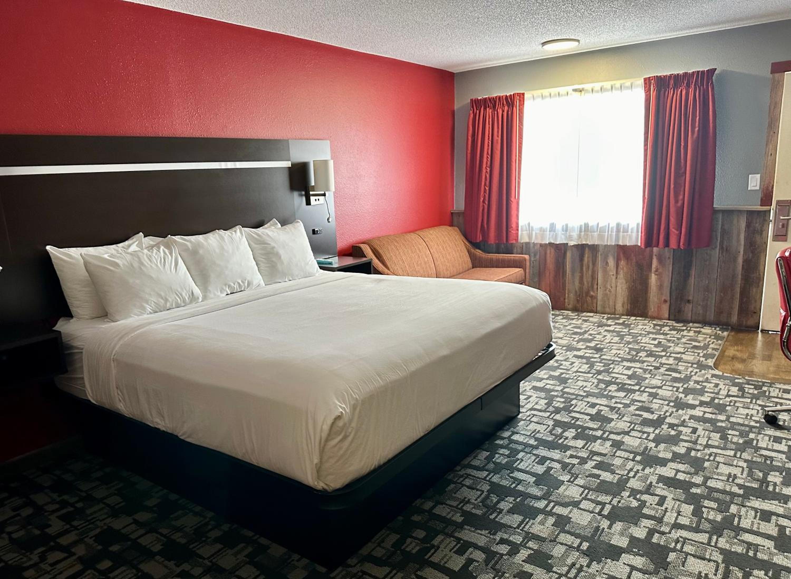 1 King Bed Non-Smoking photo 1