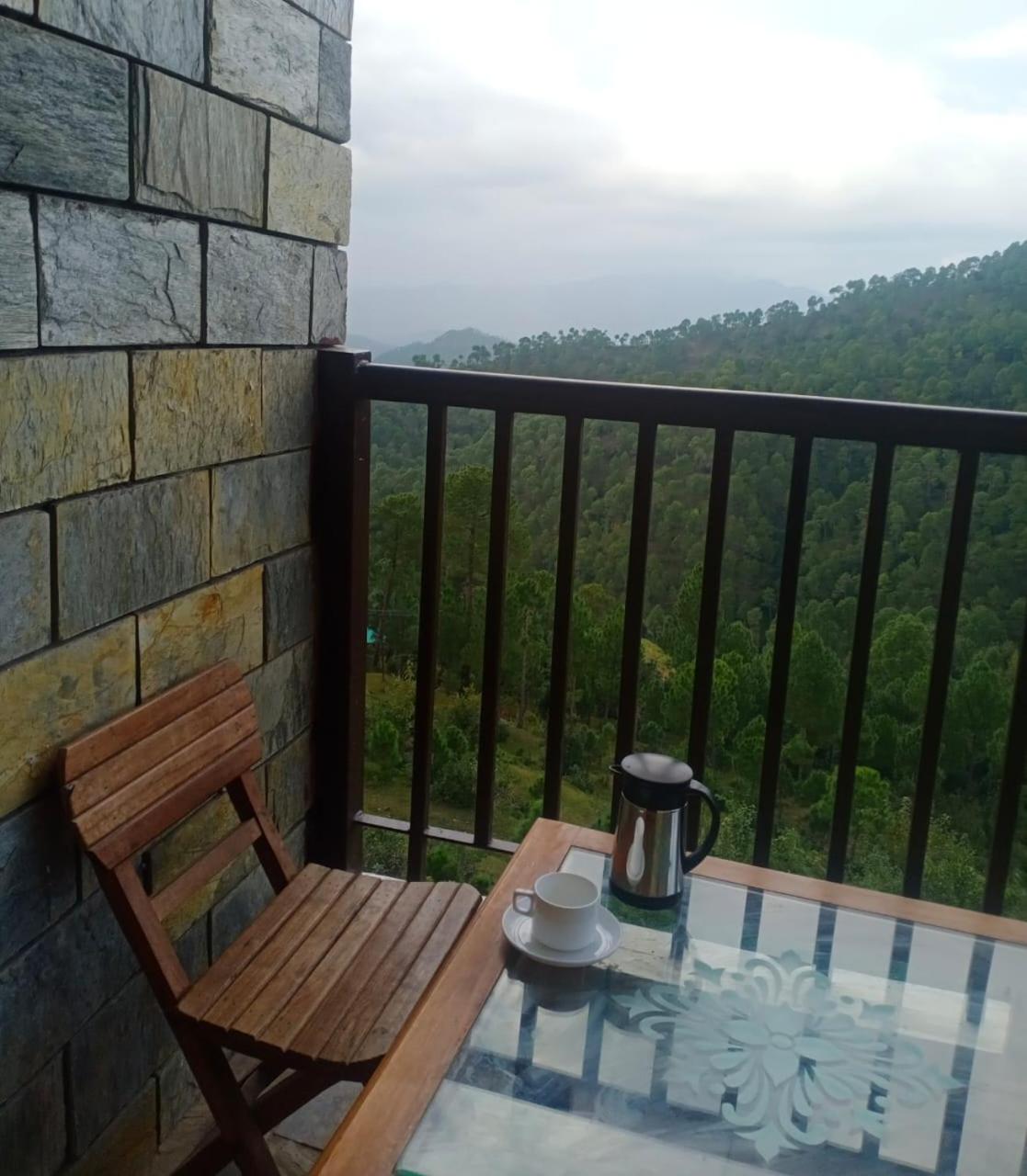 Family Room With Mountain View photo 3