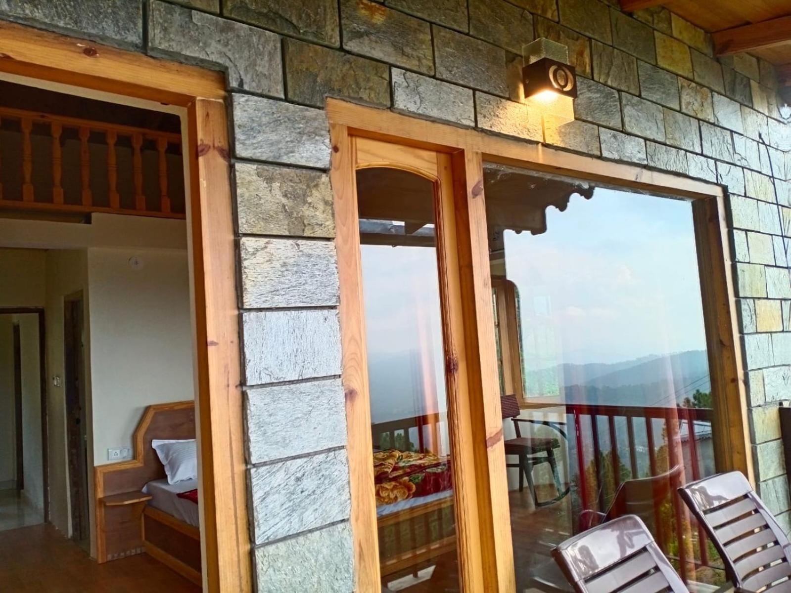 Family Room With Mountain View photo 2