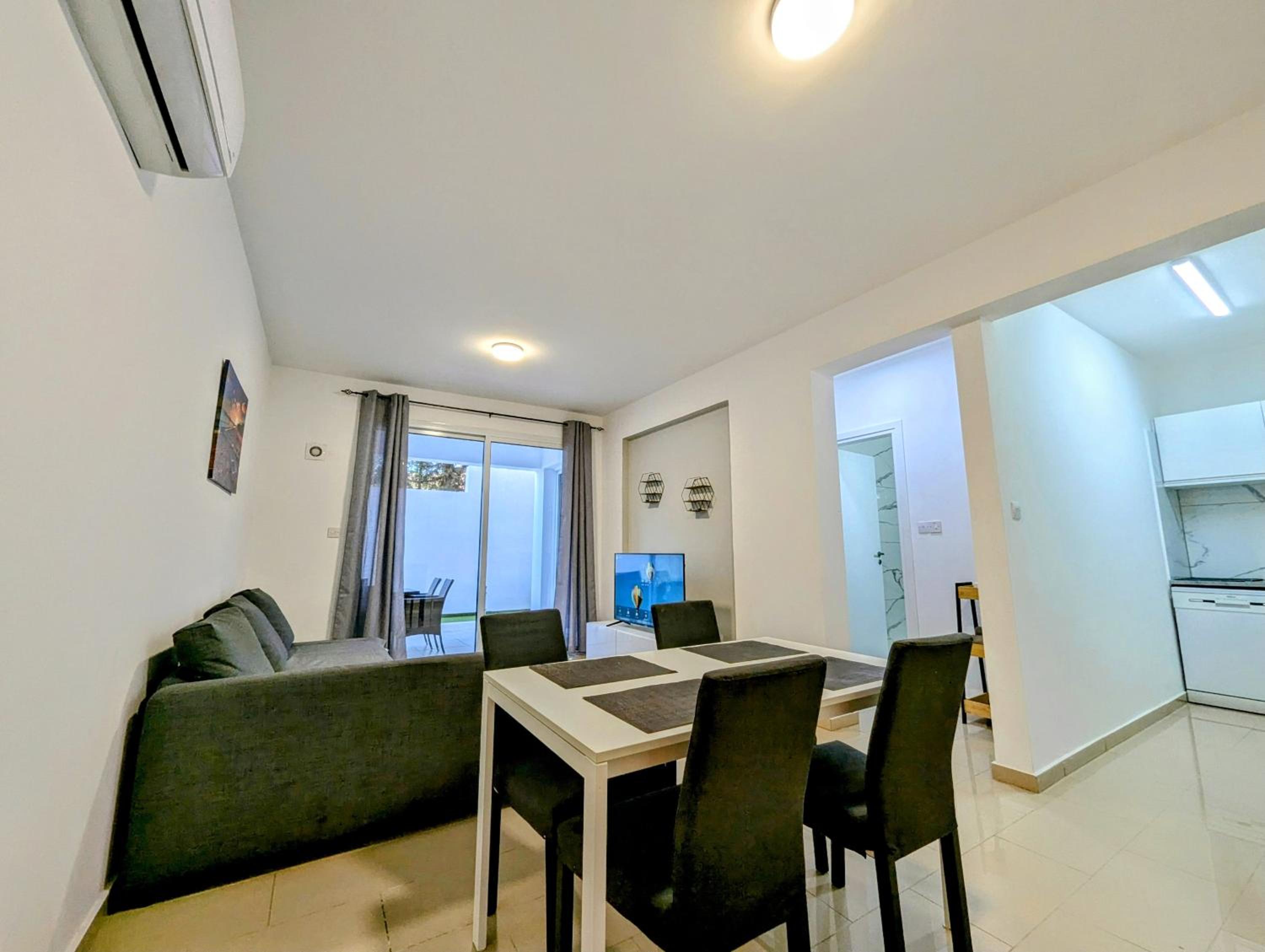 One-Bedroom Apartment photo 2