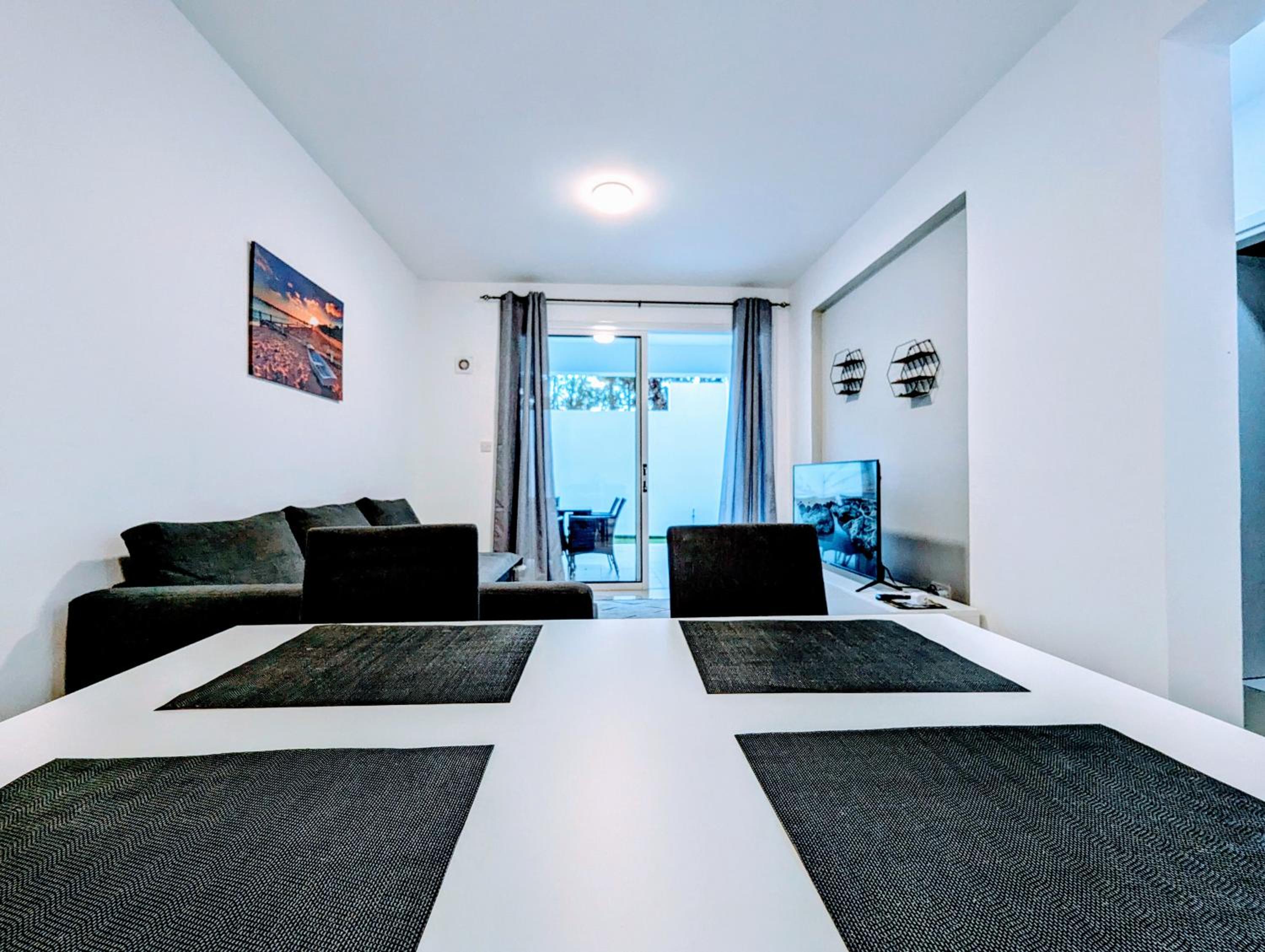 One-Bedroom Apartment photo 3