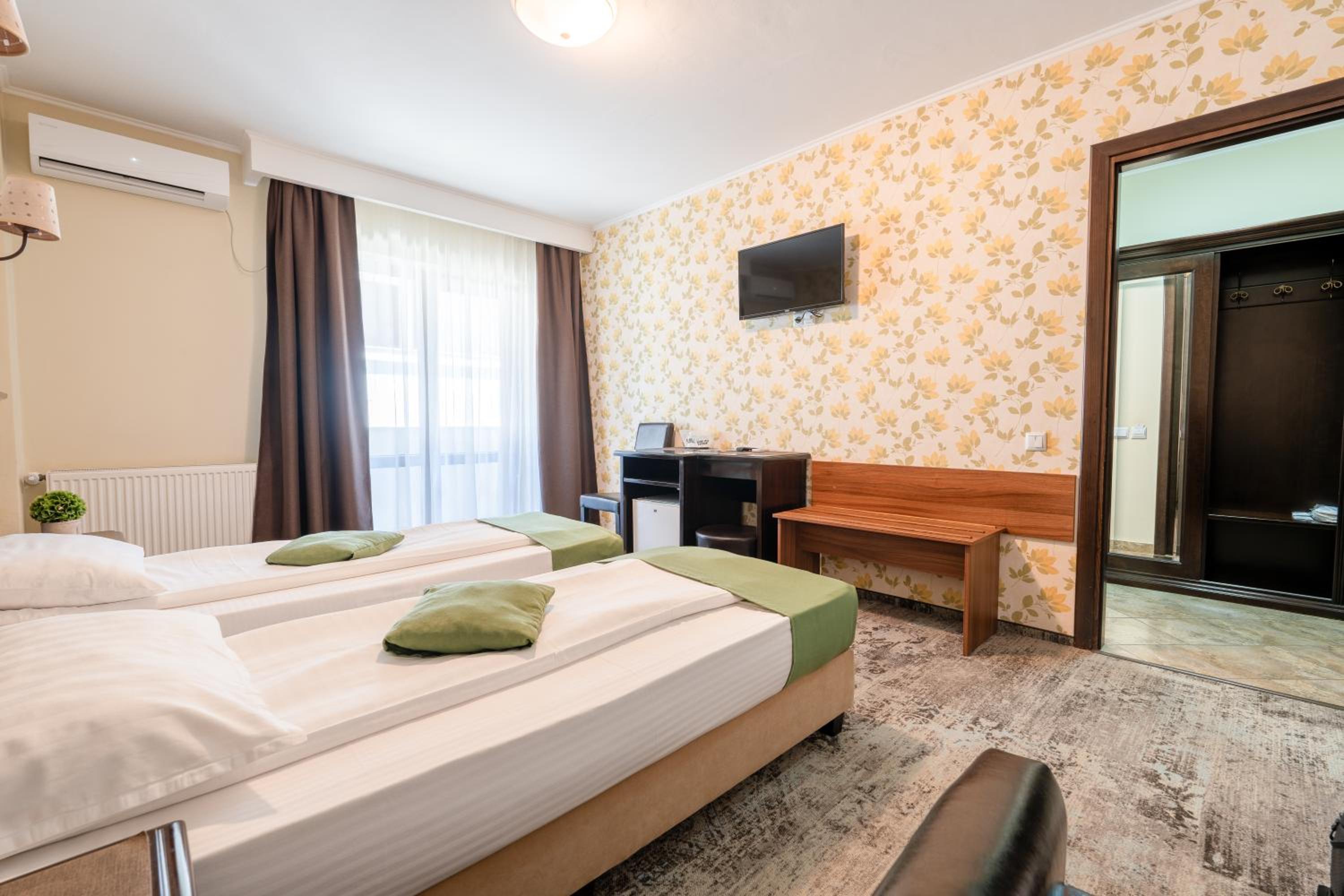 Twin Room with Balcony photo 2