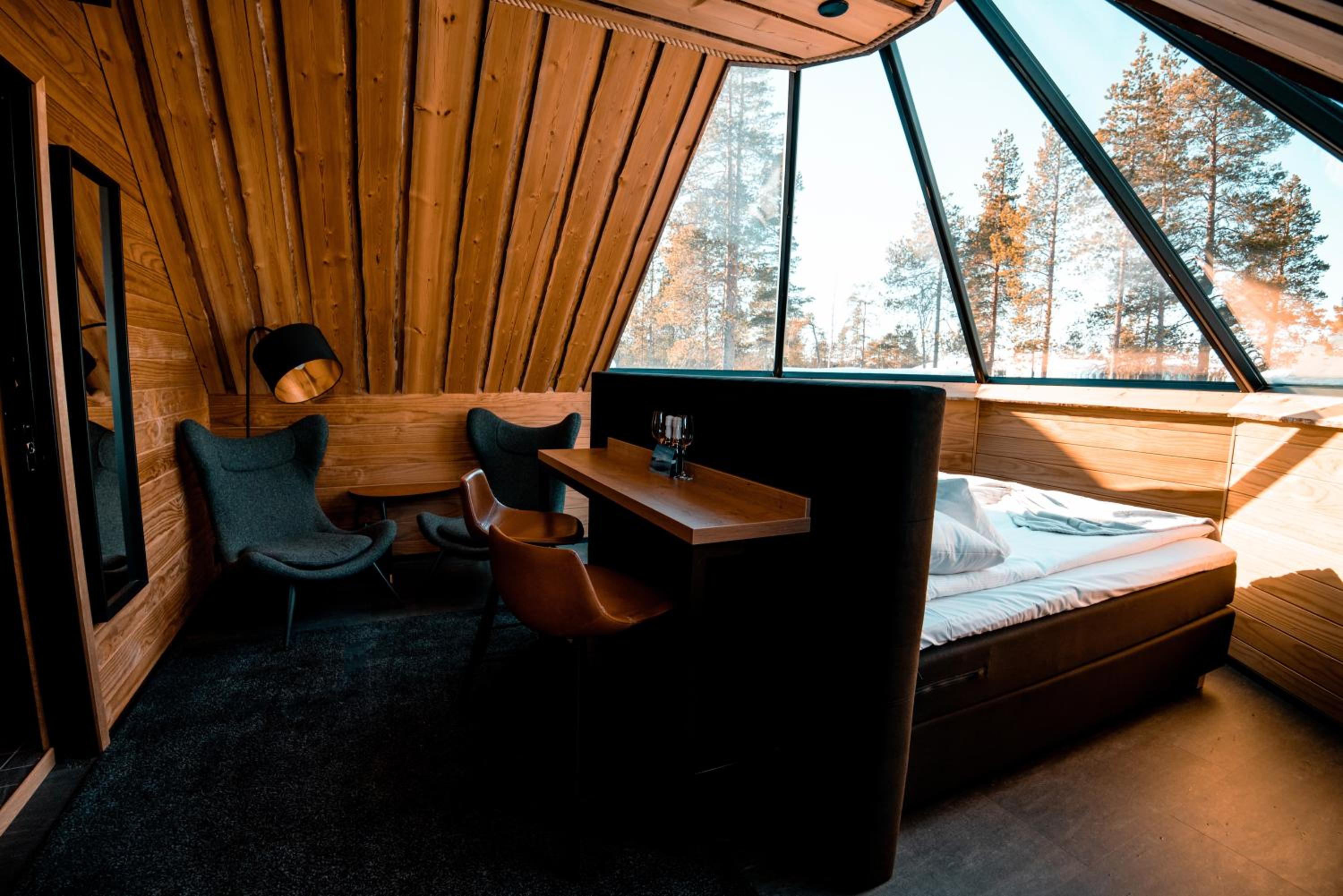 Log Cabin with Glass Ceiling photo 1
