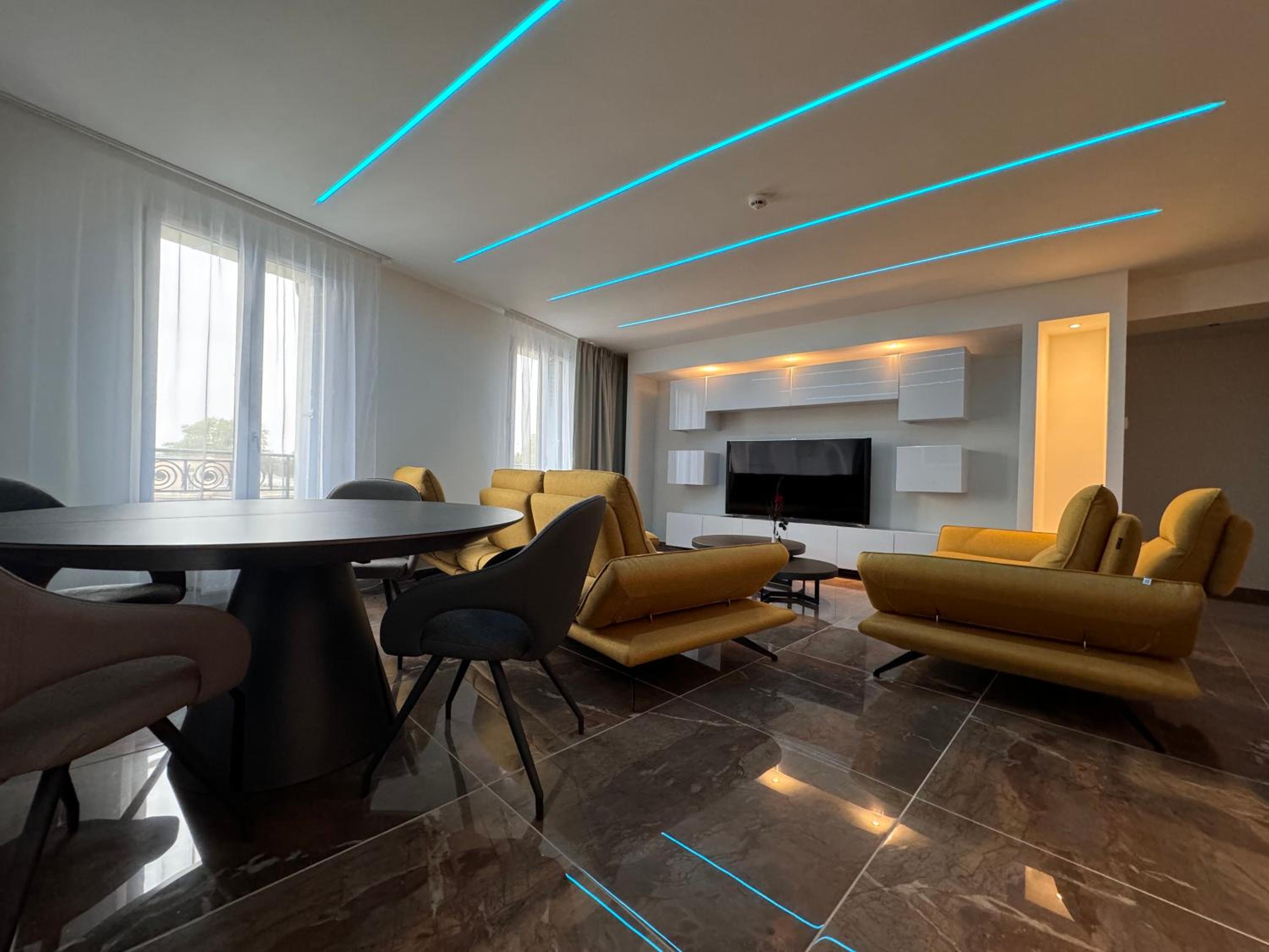 Deluxe Apartment