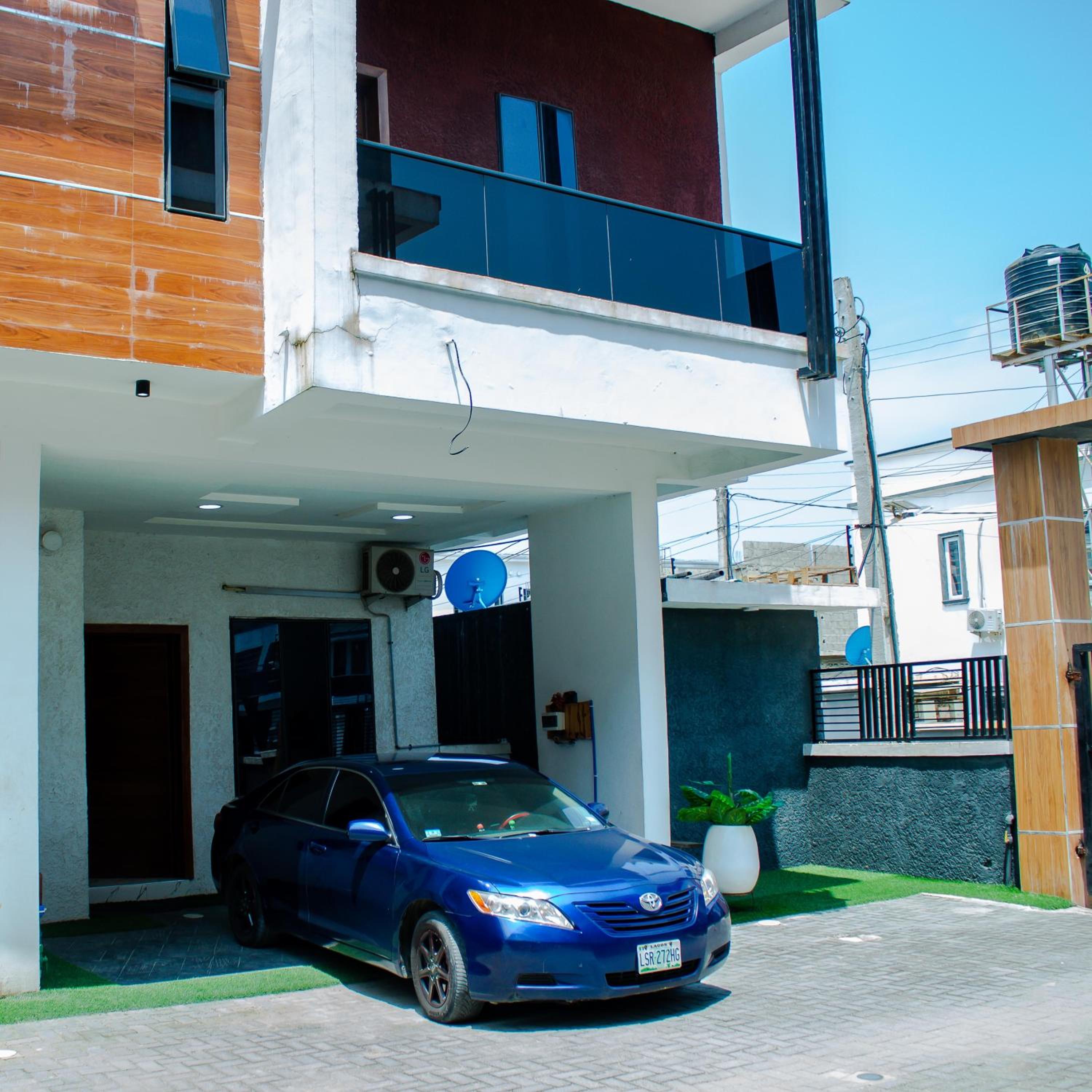 Four-Bedroom Luxury Apartment photo 3