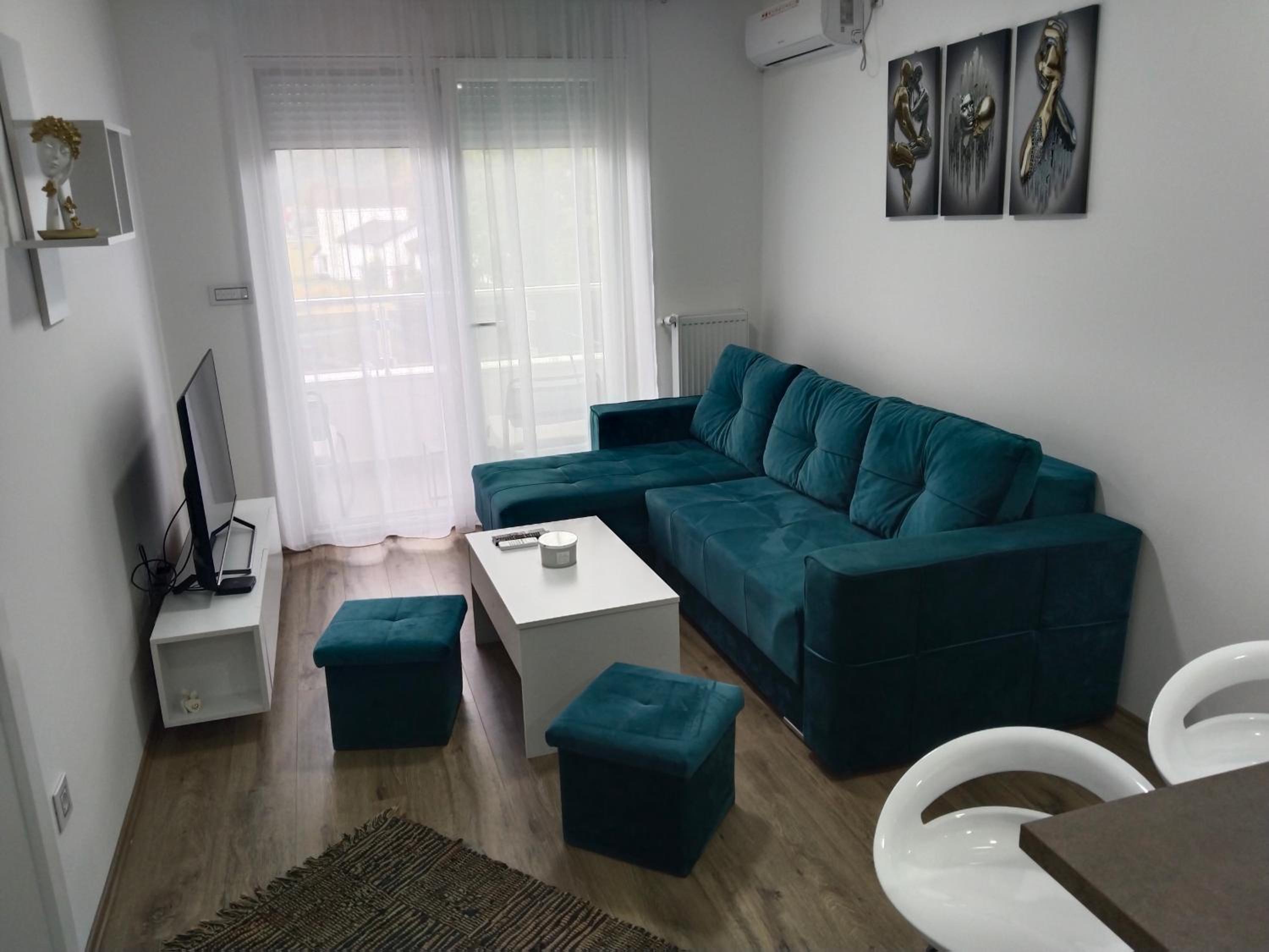 One-Bedroom Apartment photo 1