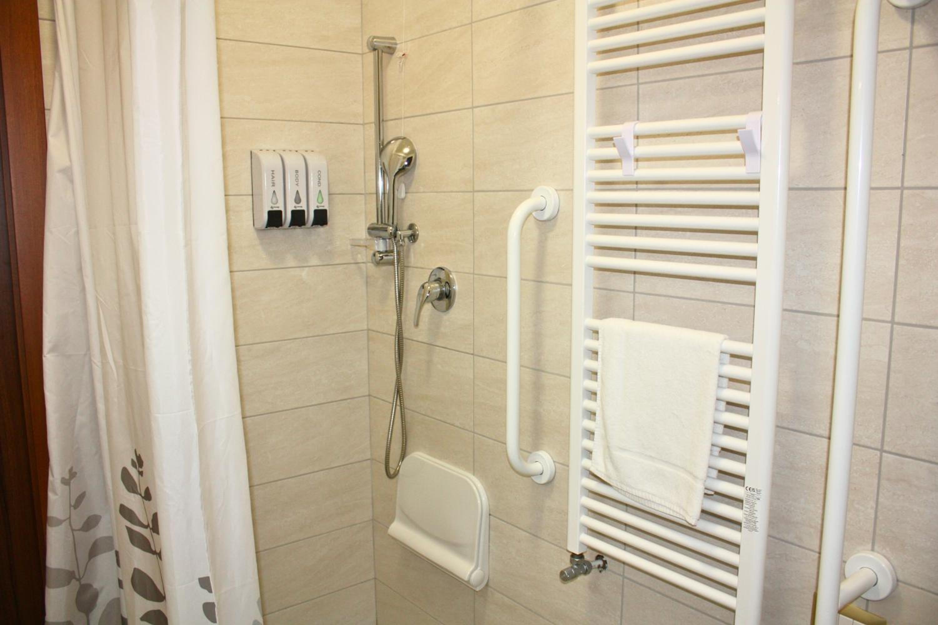 Double Room - Disability Access photo 3