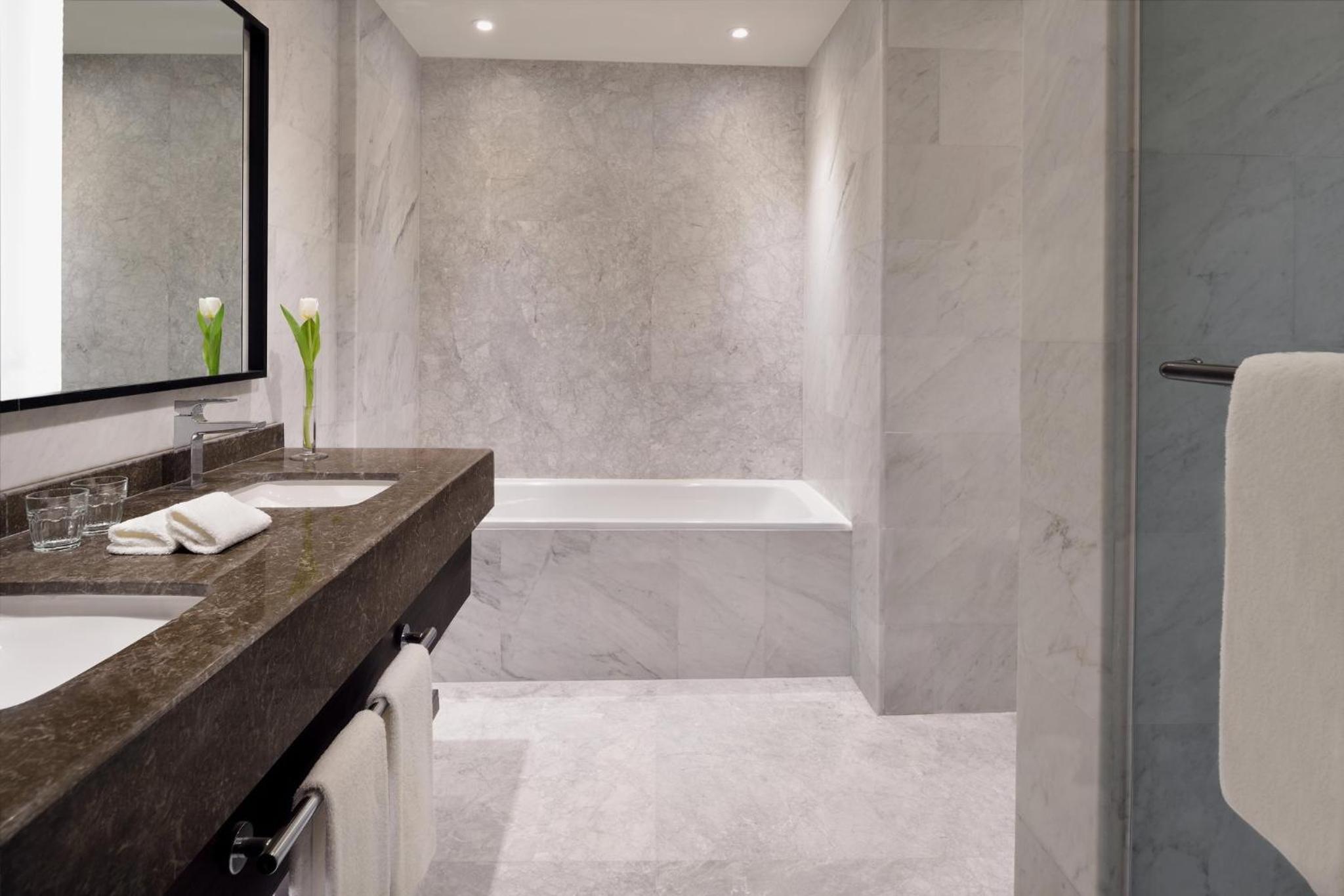 Executive Suite - Photo 4