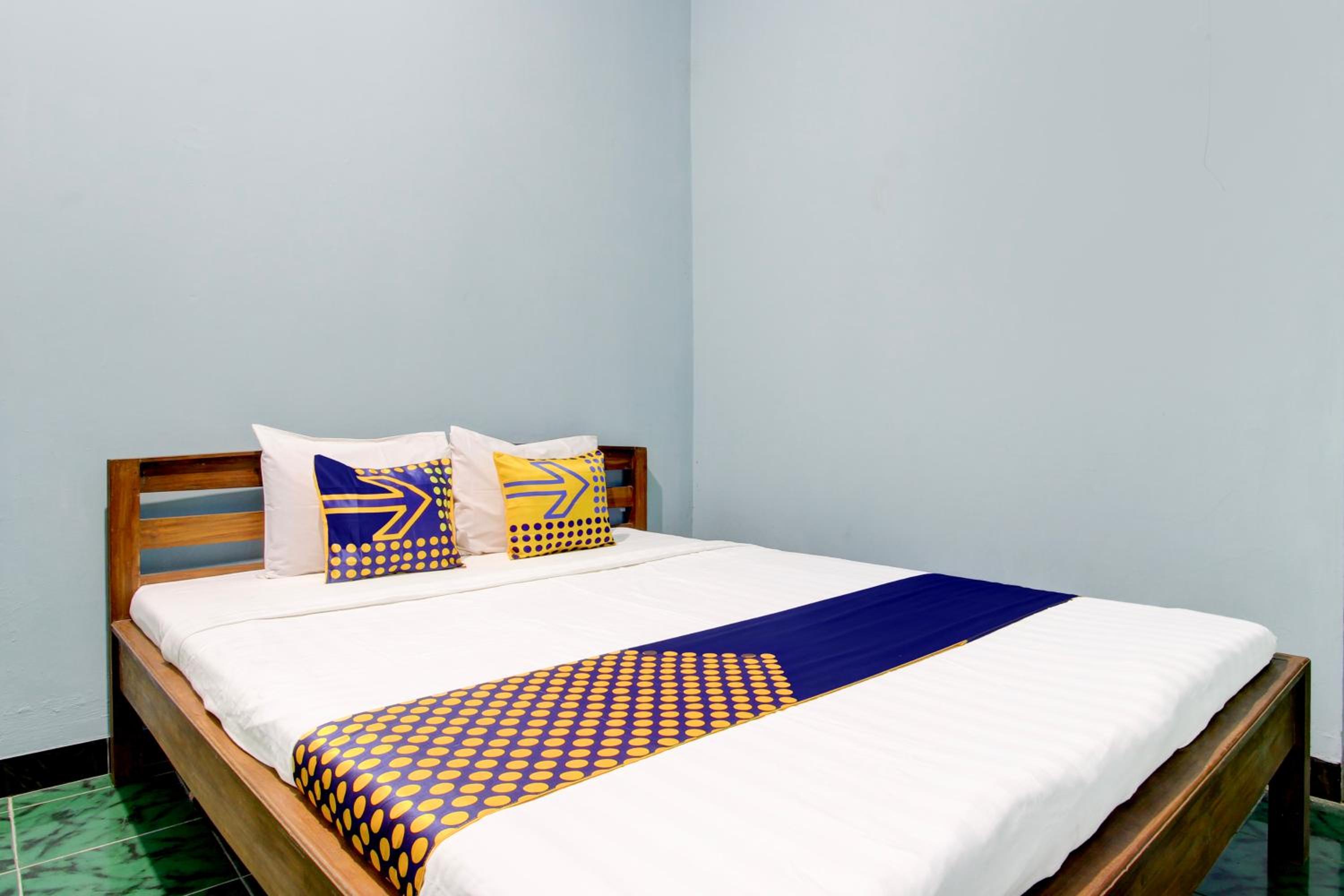 Queen Room photo 1