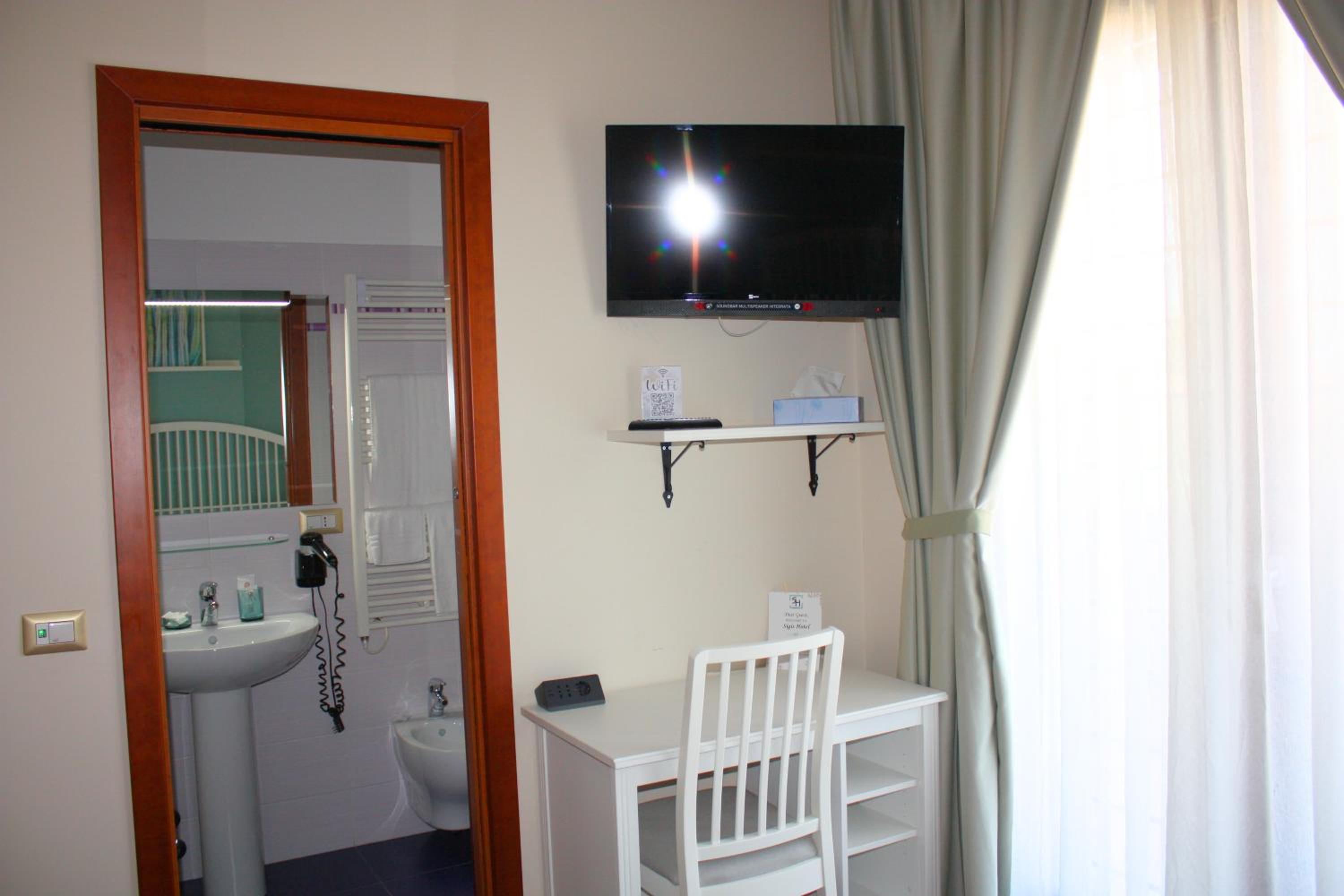 Double Room - Photo 5