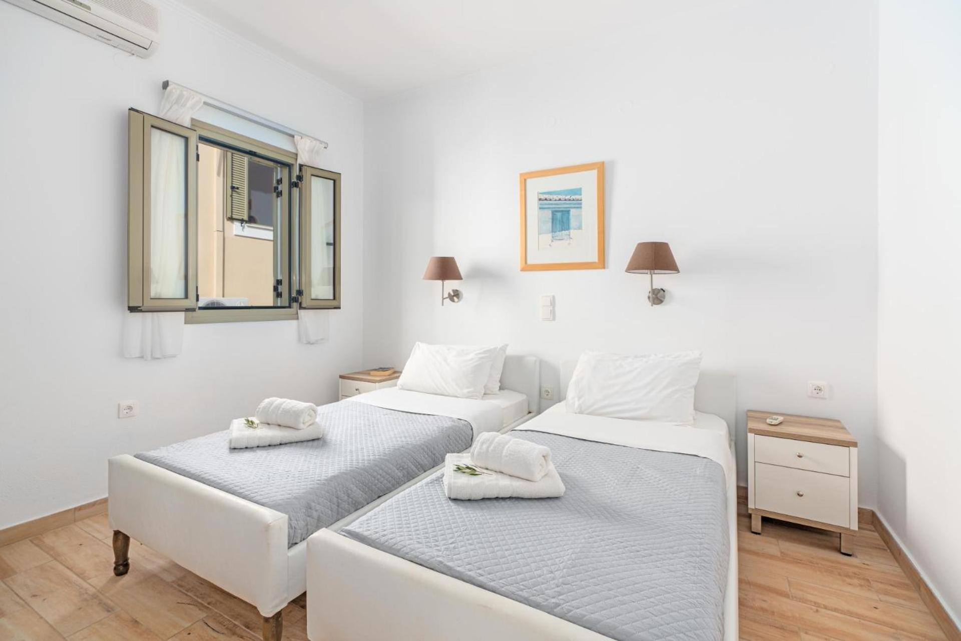 Three-Bedroom Villa photo 2