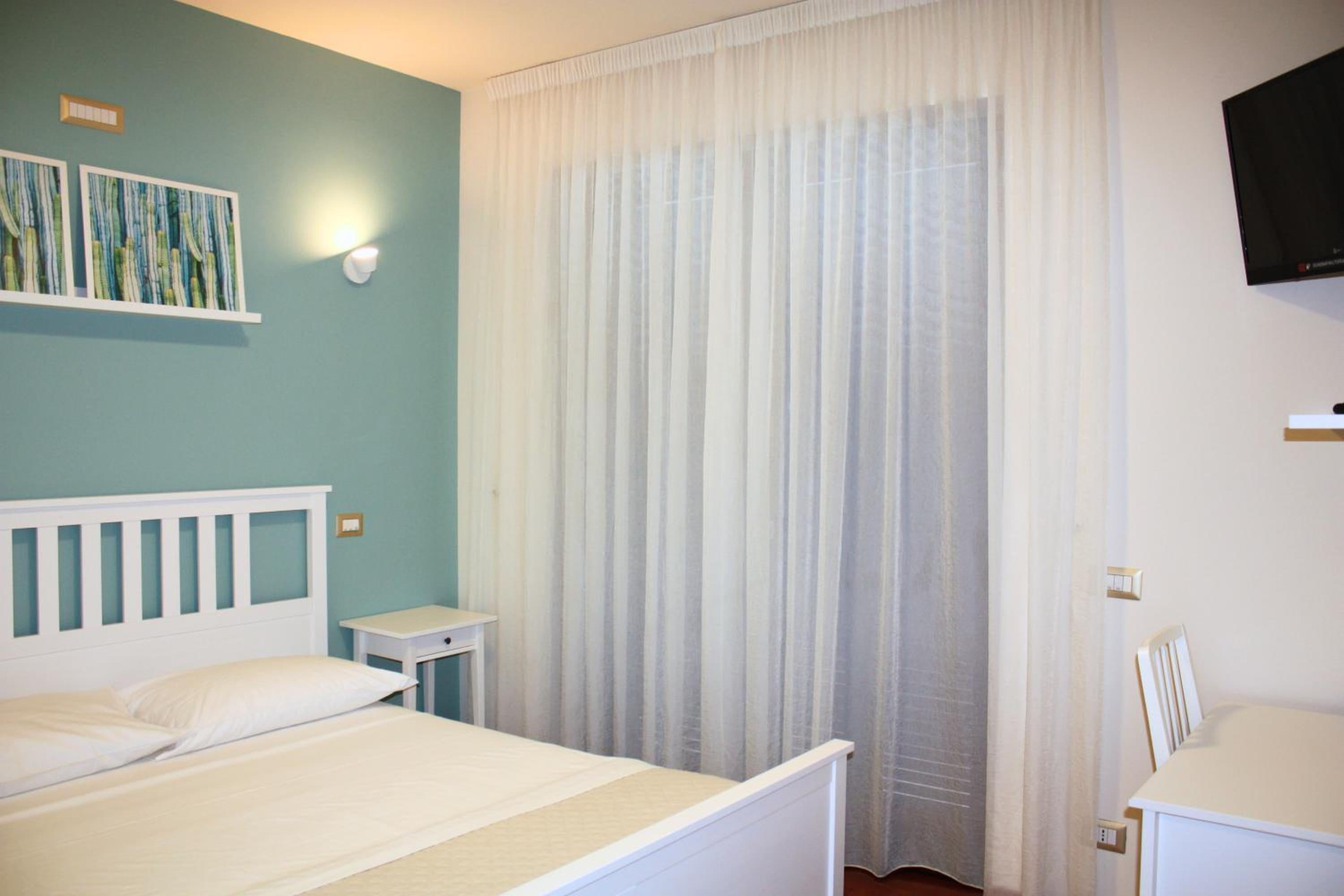 Double Room - Photo 4
