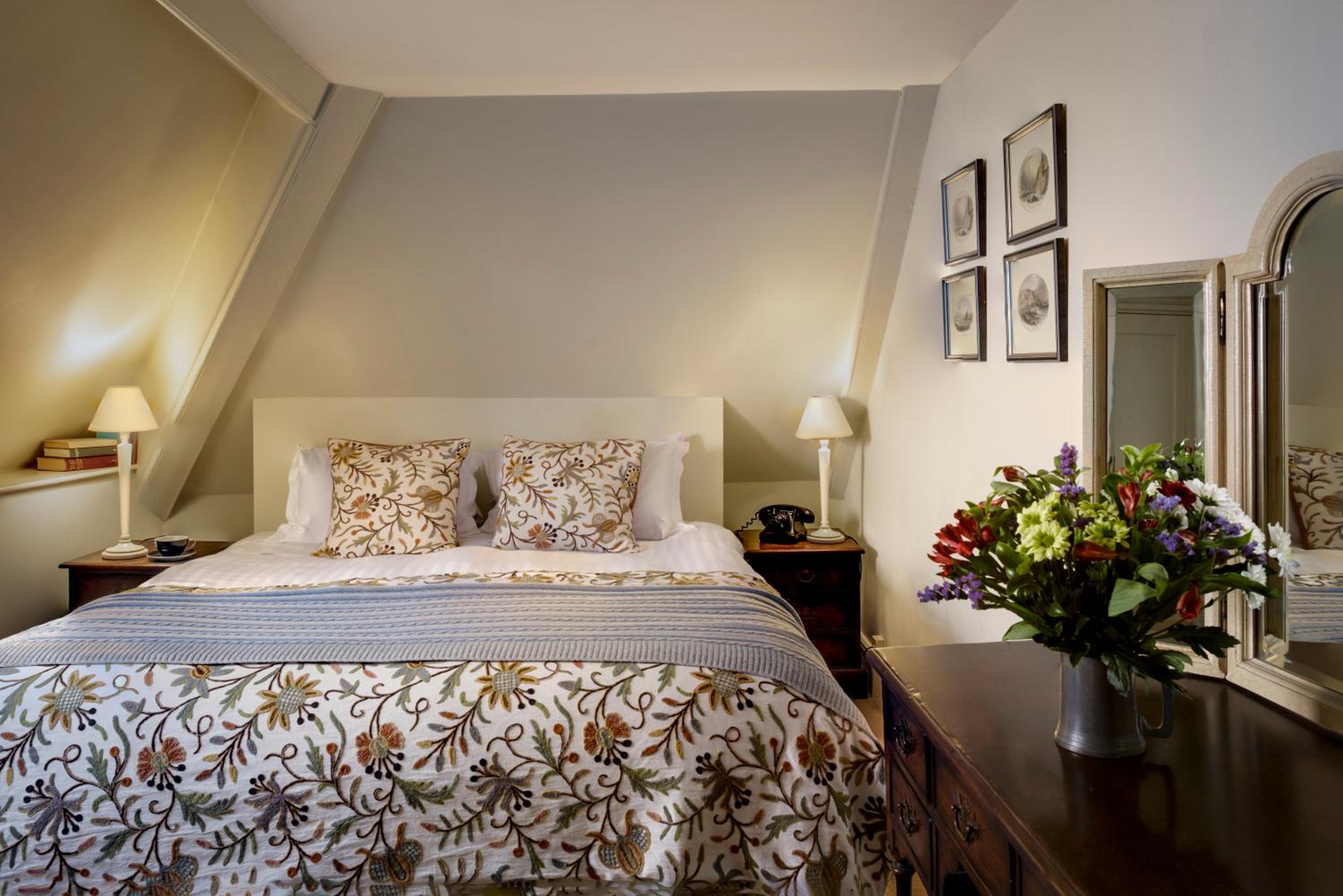 Standard Double Room - Castle