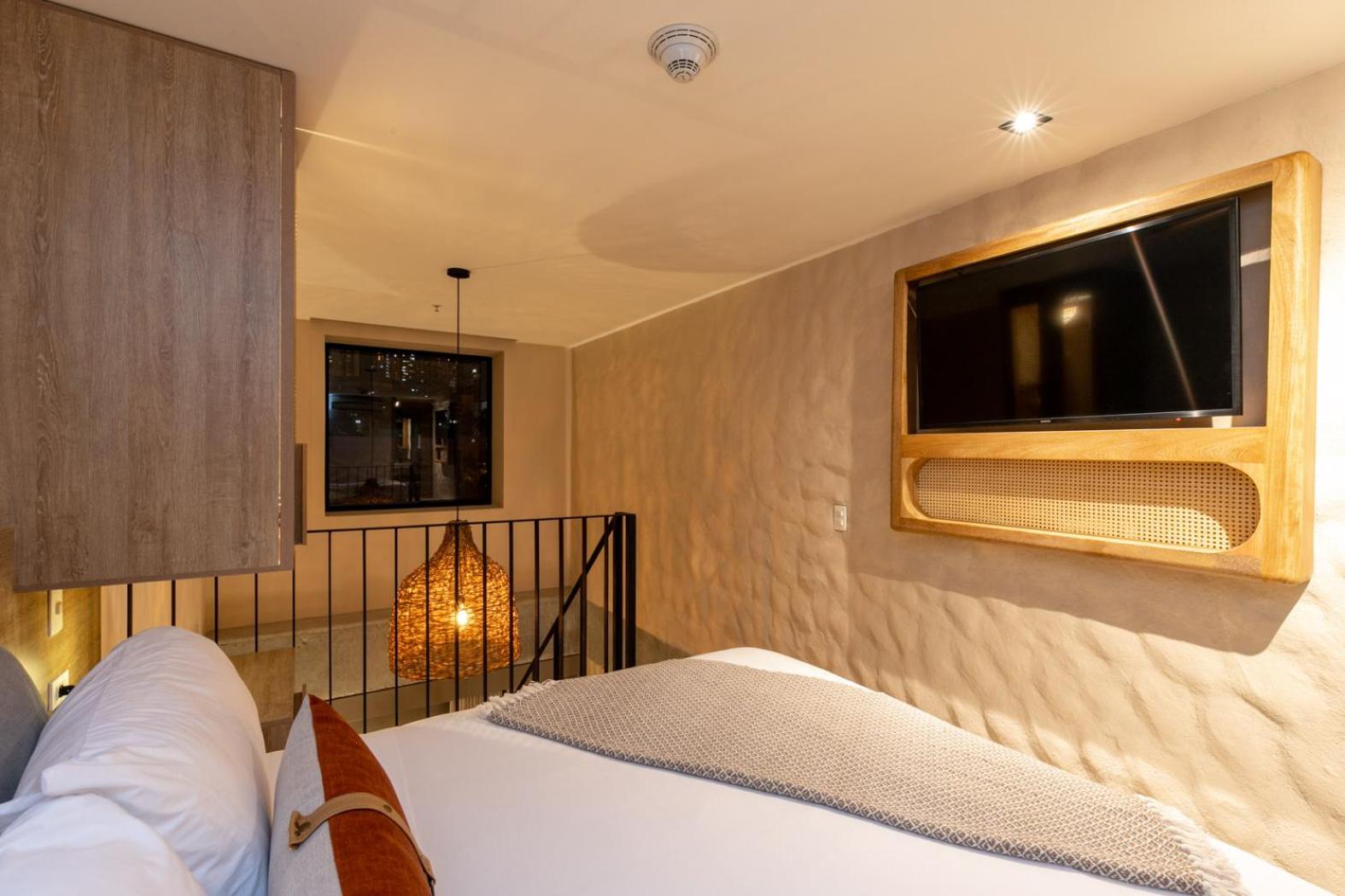 Deluxe Queen Suite