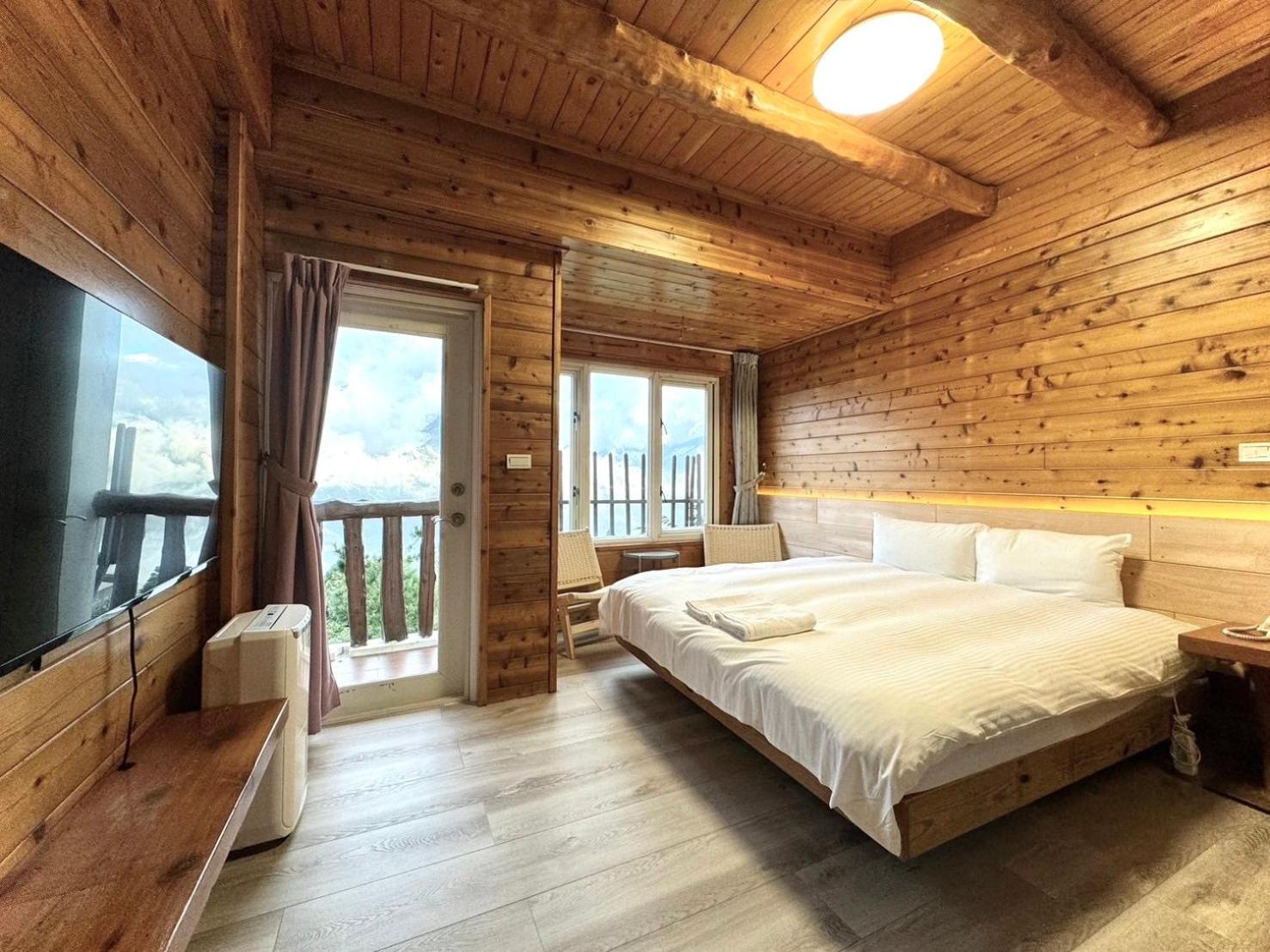 Standard Double Room - High Floor photo 2