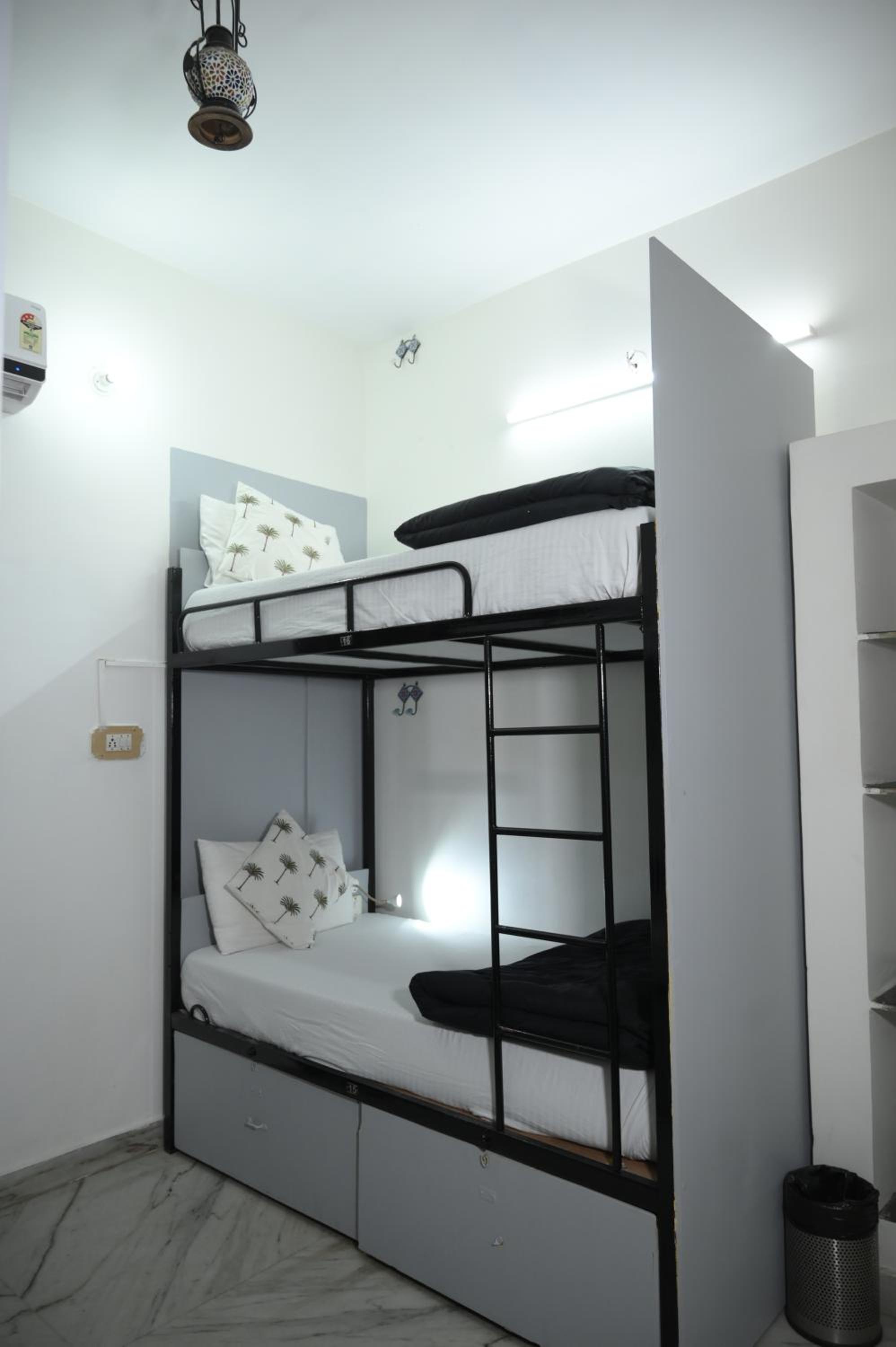 Bed in 6-Bed Mixed Dormitory Room
