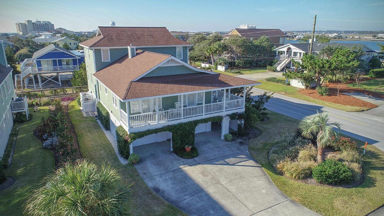 Five-Bedroom House photo 2