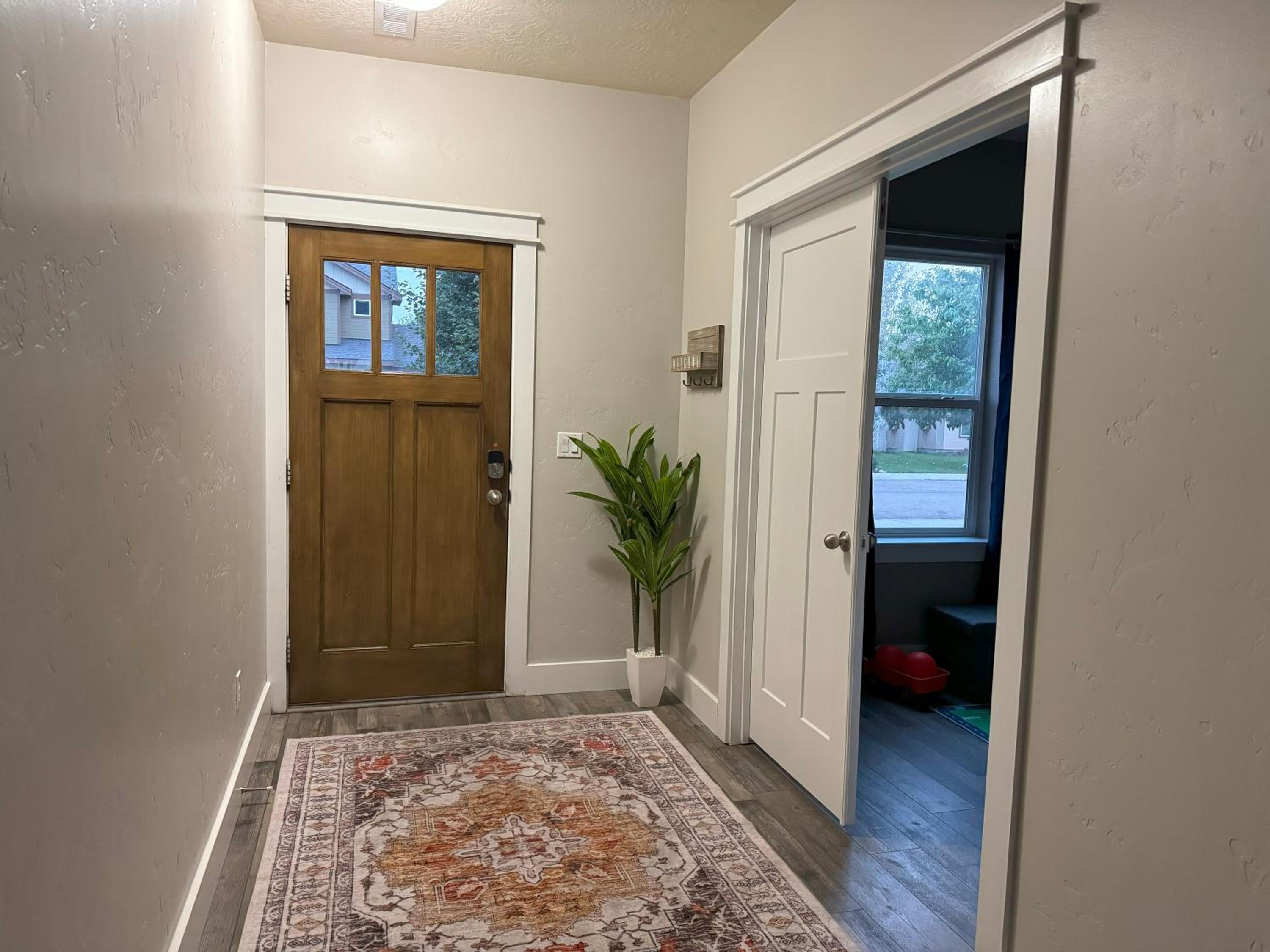 Five-Bedroom House photo 2