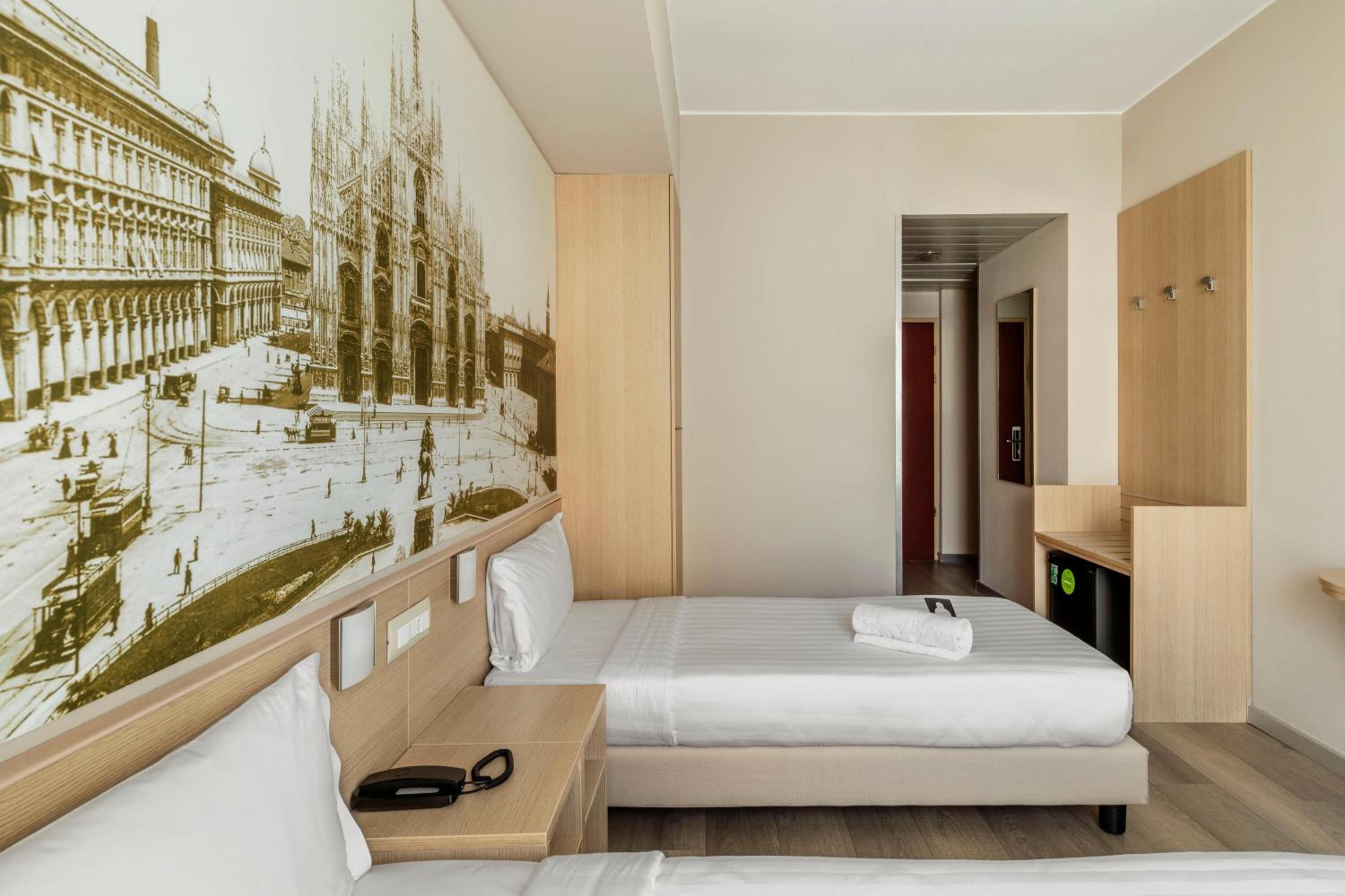 Twin Room thumbnail 5