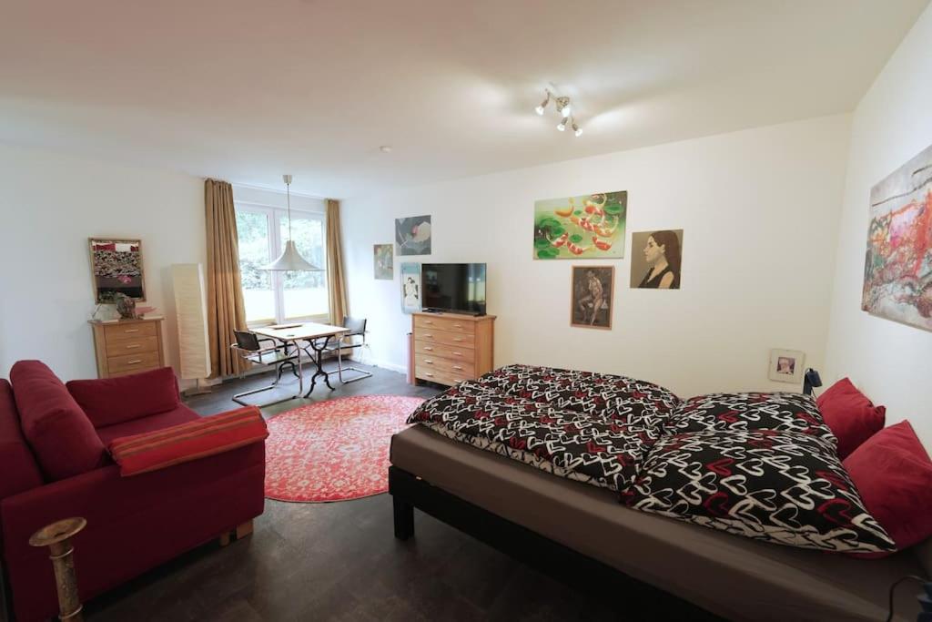 One-Bedroom Apartment photo 1