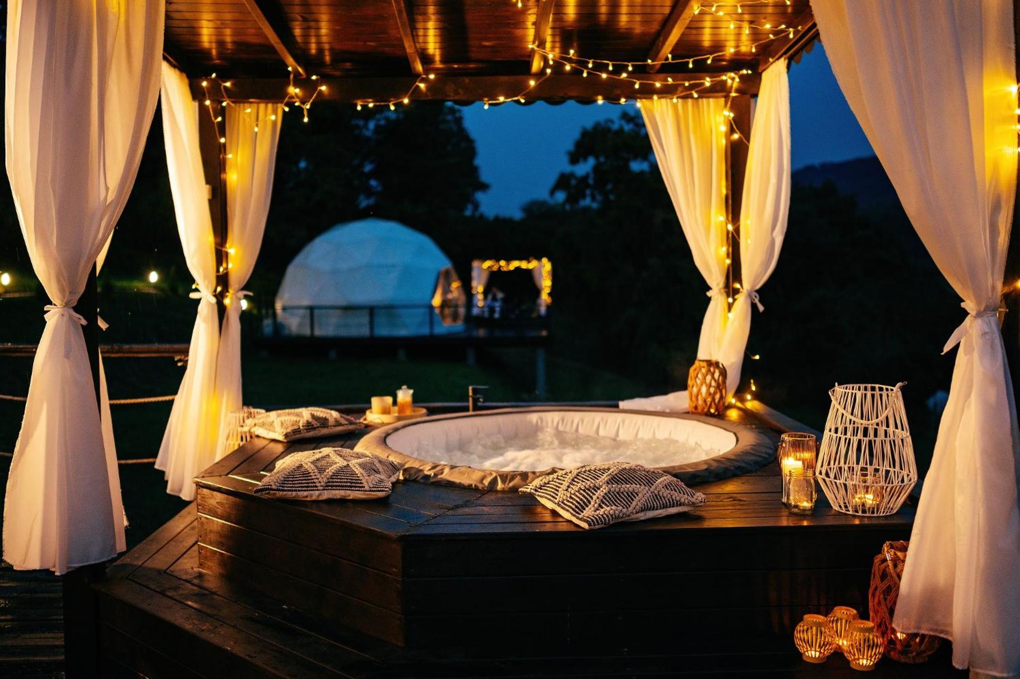 Tent 1 photo 3