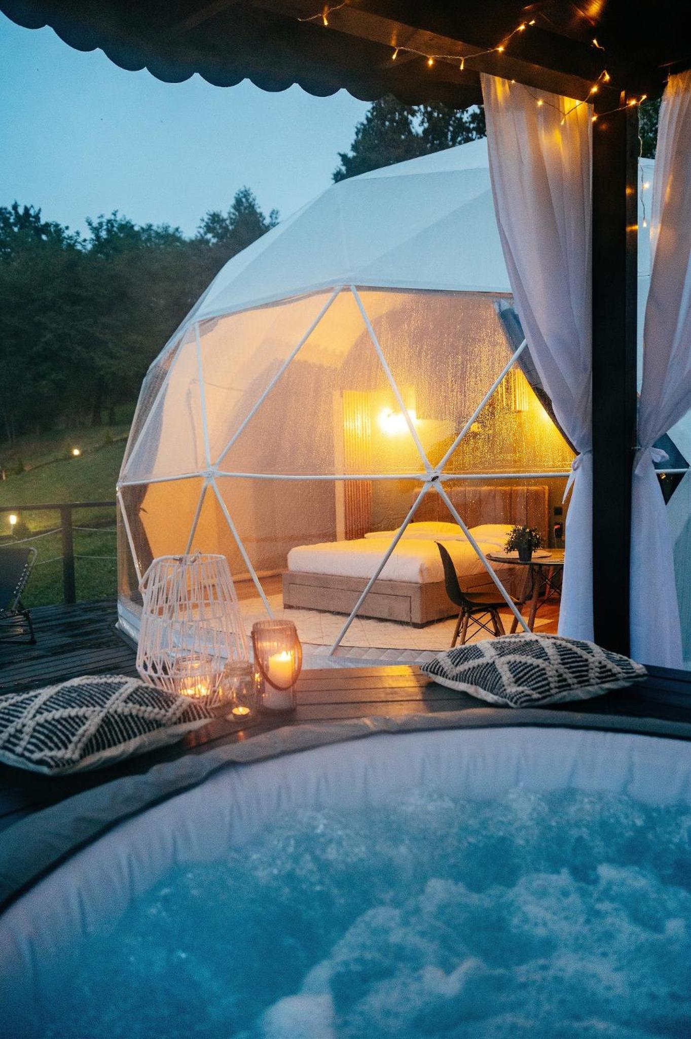 Tent 1 photo 1