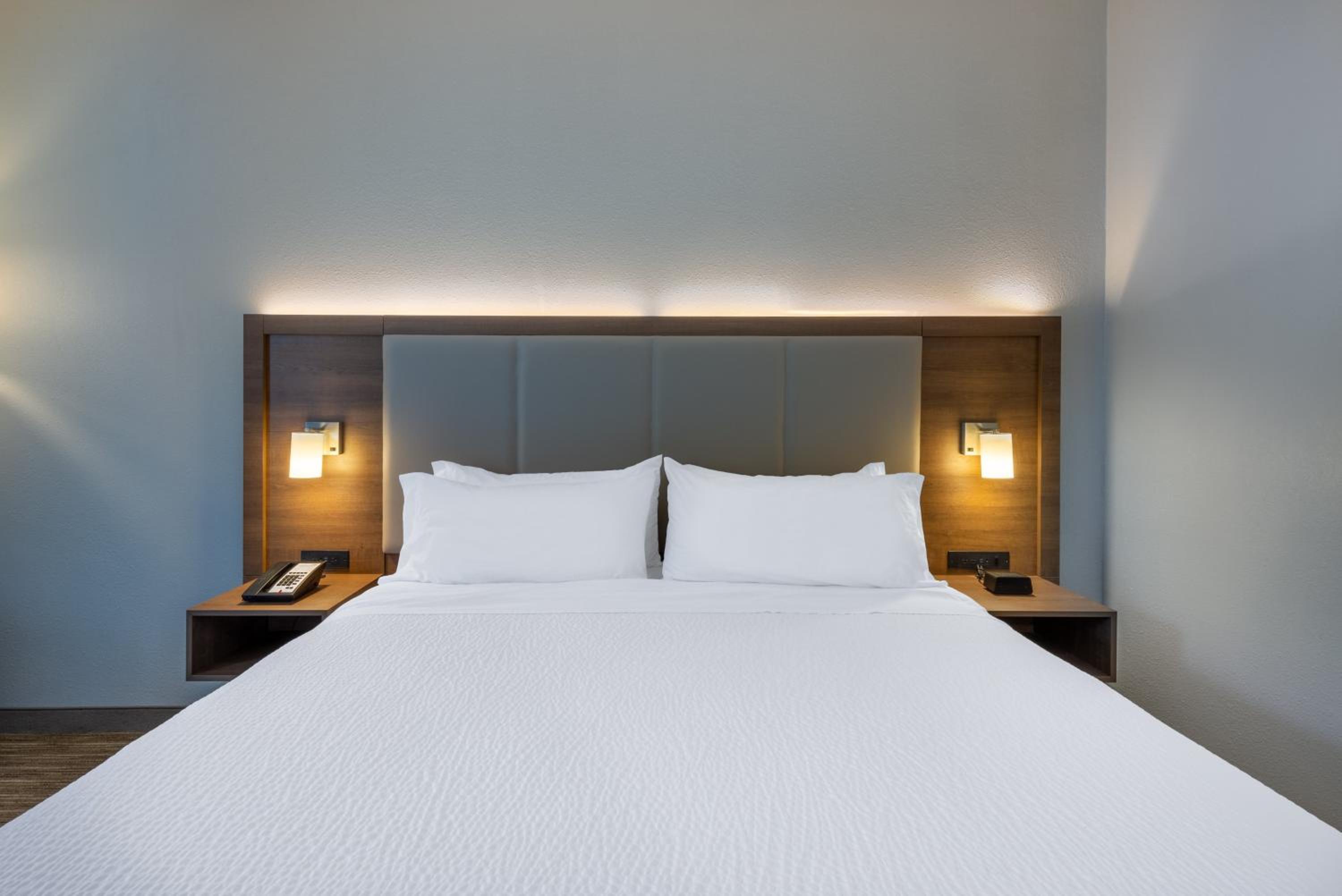 Standard King Room - Photo 3