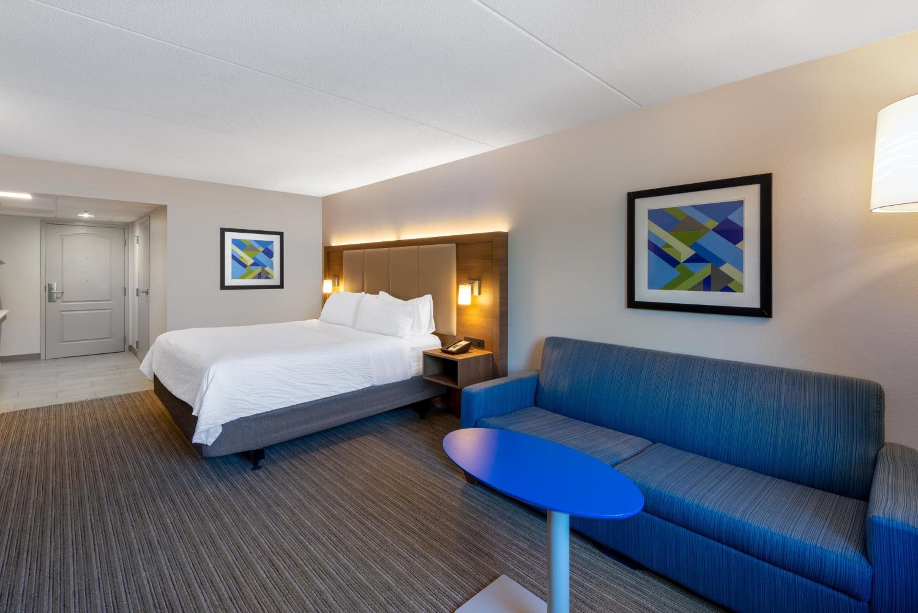 Standard King Room with Roll-in Shower - Mobility Accessible at Holiday Inn Express State College at Williamsburg Square by IHG in State College
