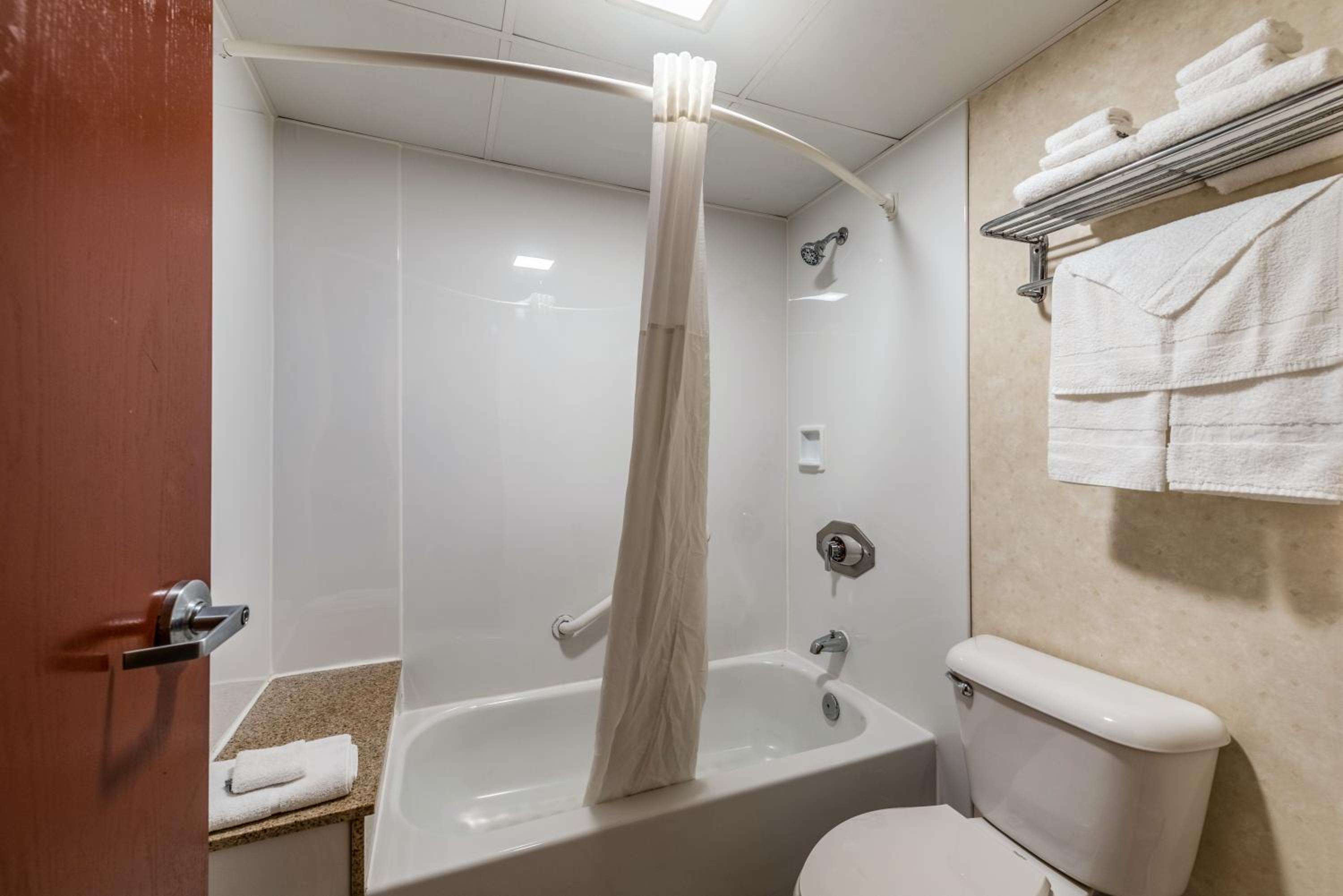 Double Room with Two Double Beds - Non-Smoking - Photo 2