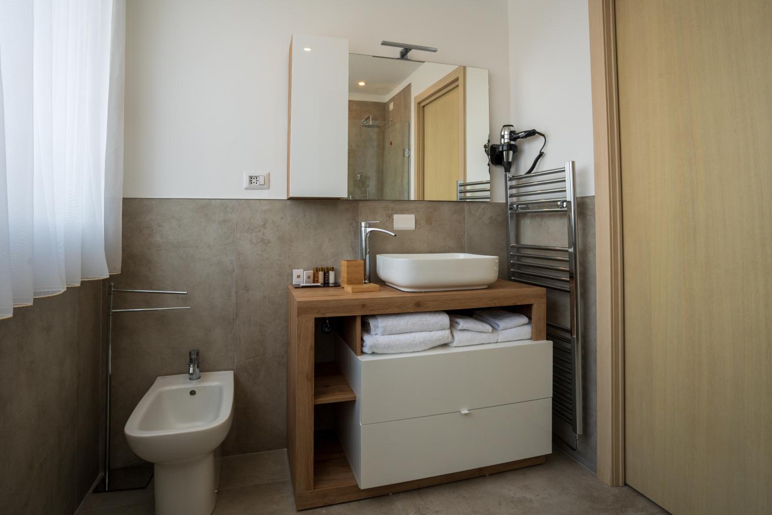 Double Room - Disability Access photo 3