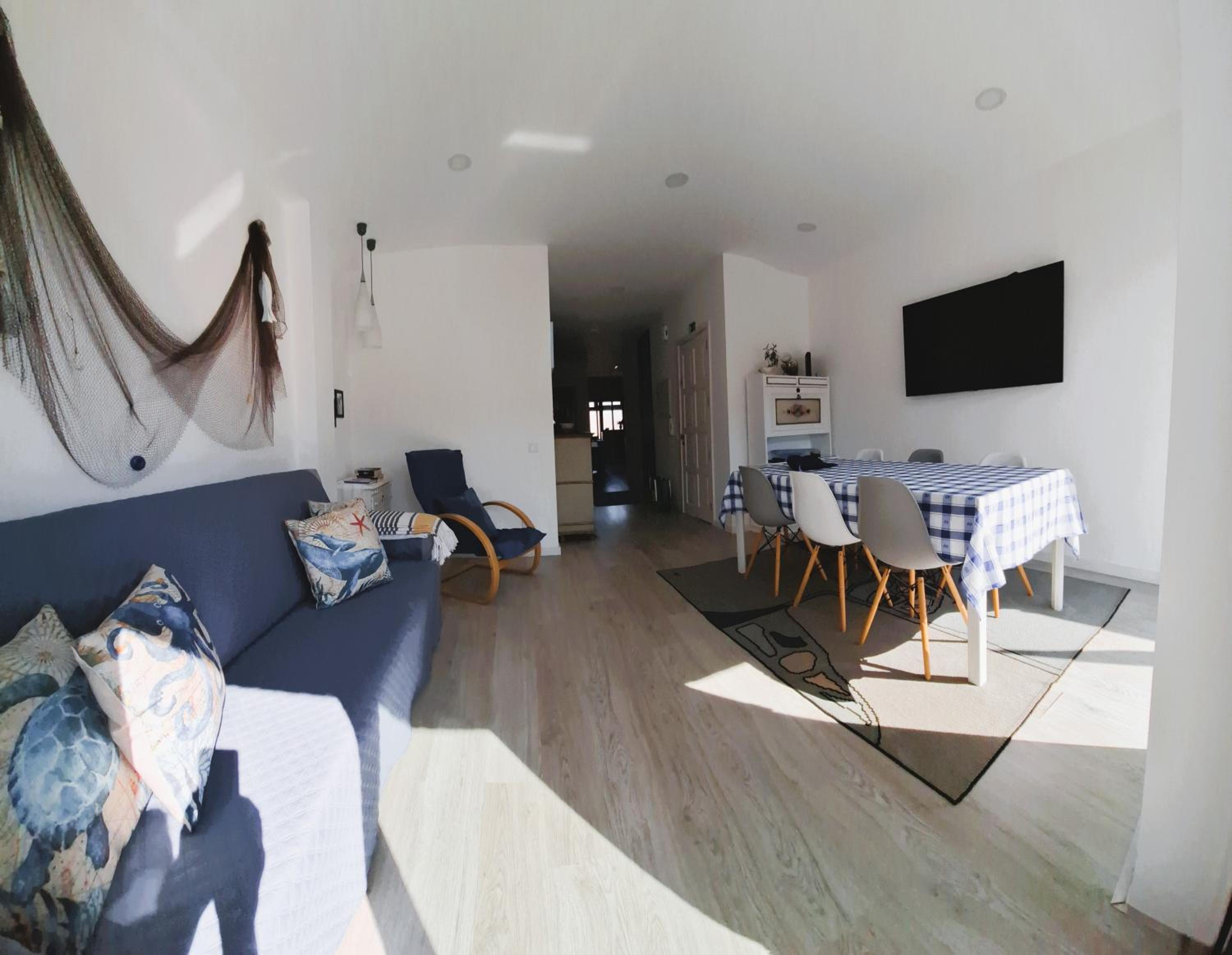 One-Bedroom Apartment photo 1