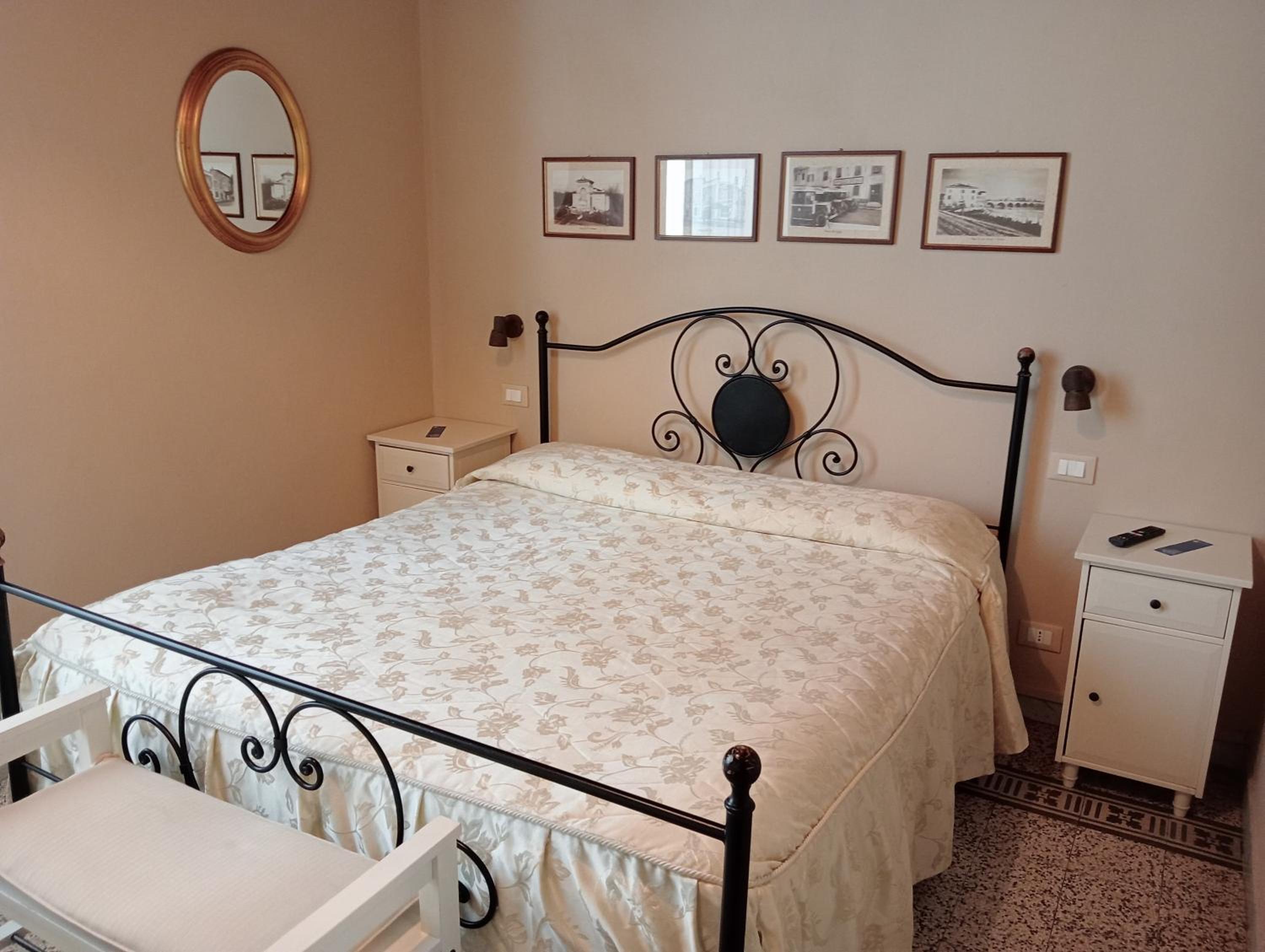 Double Room - Photo 4