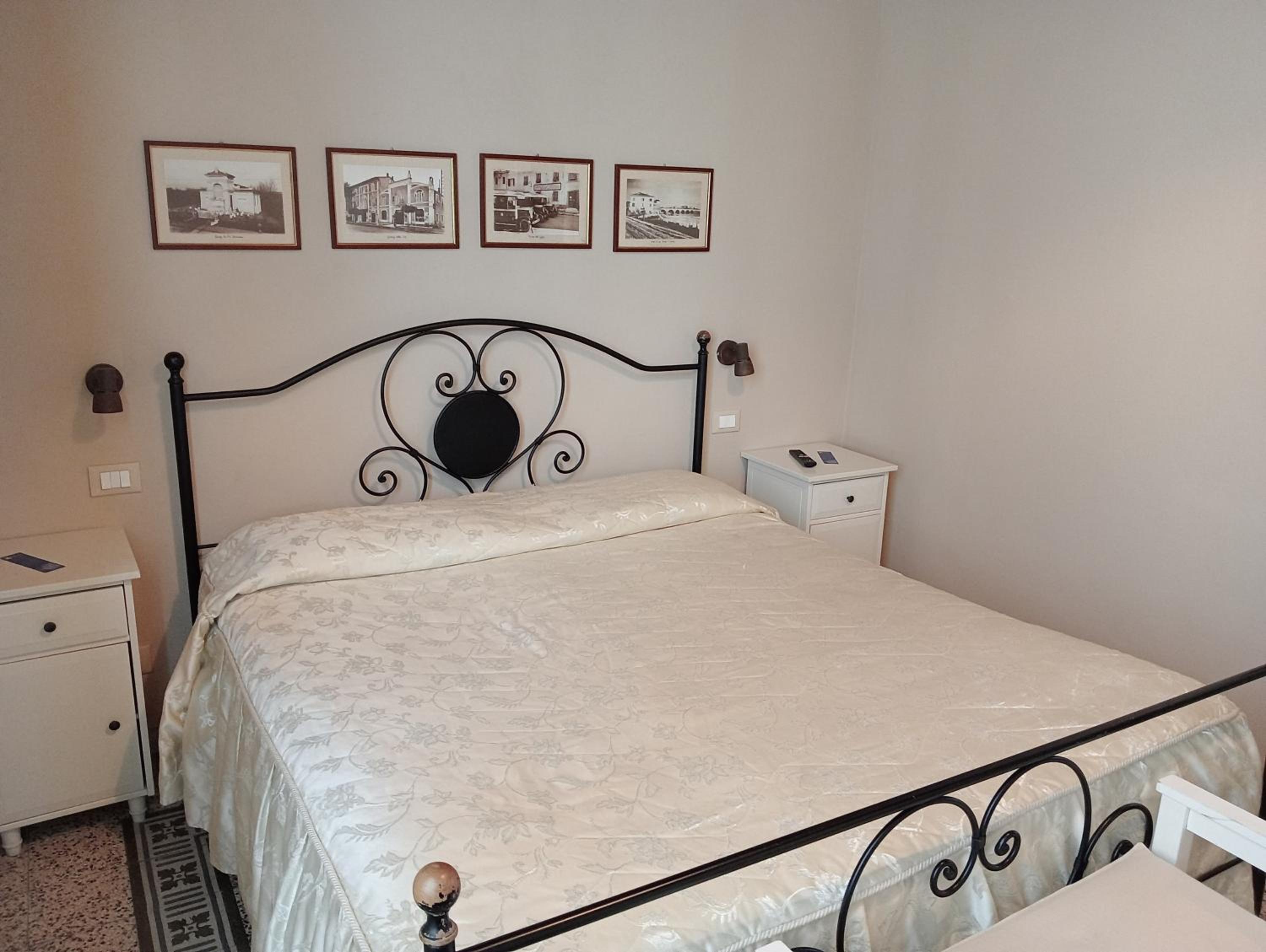 Double Room - Photo 11