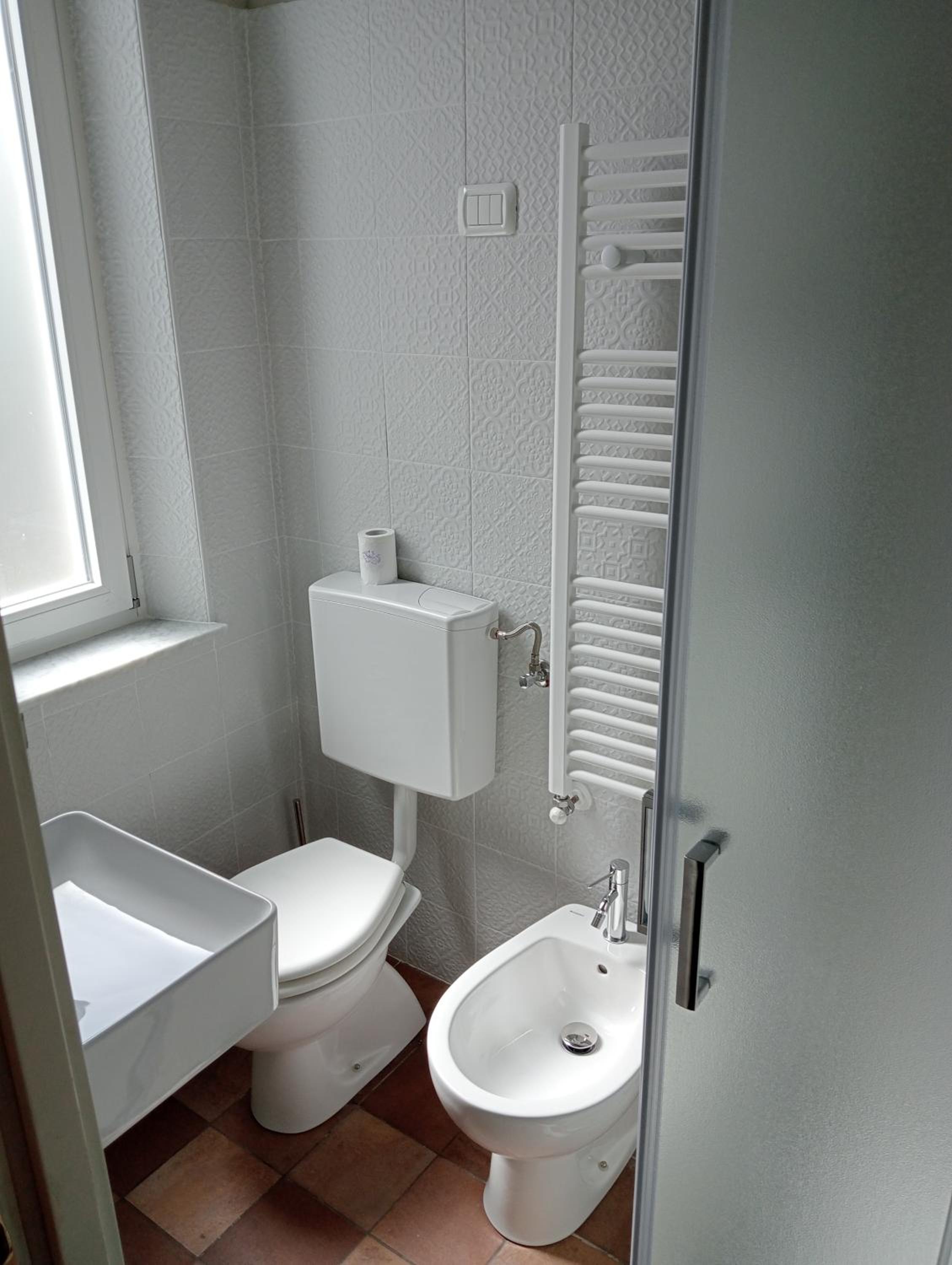 Double Room - Photo 9