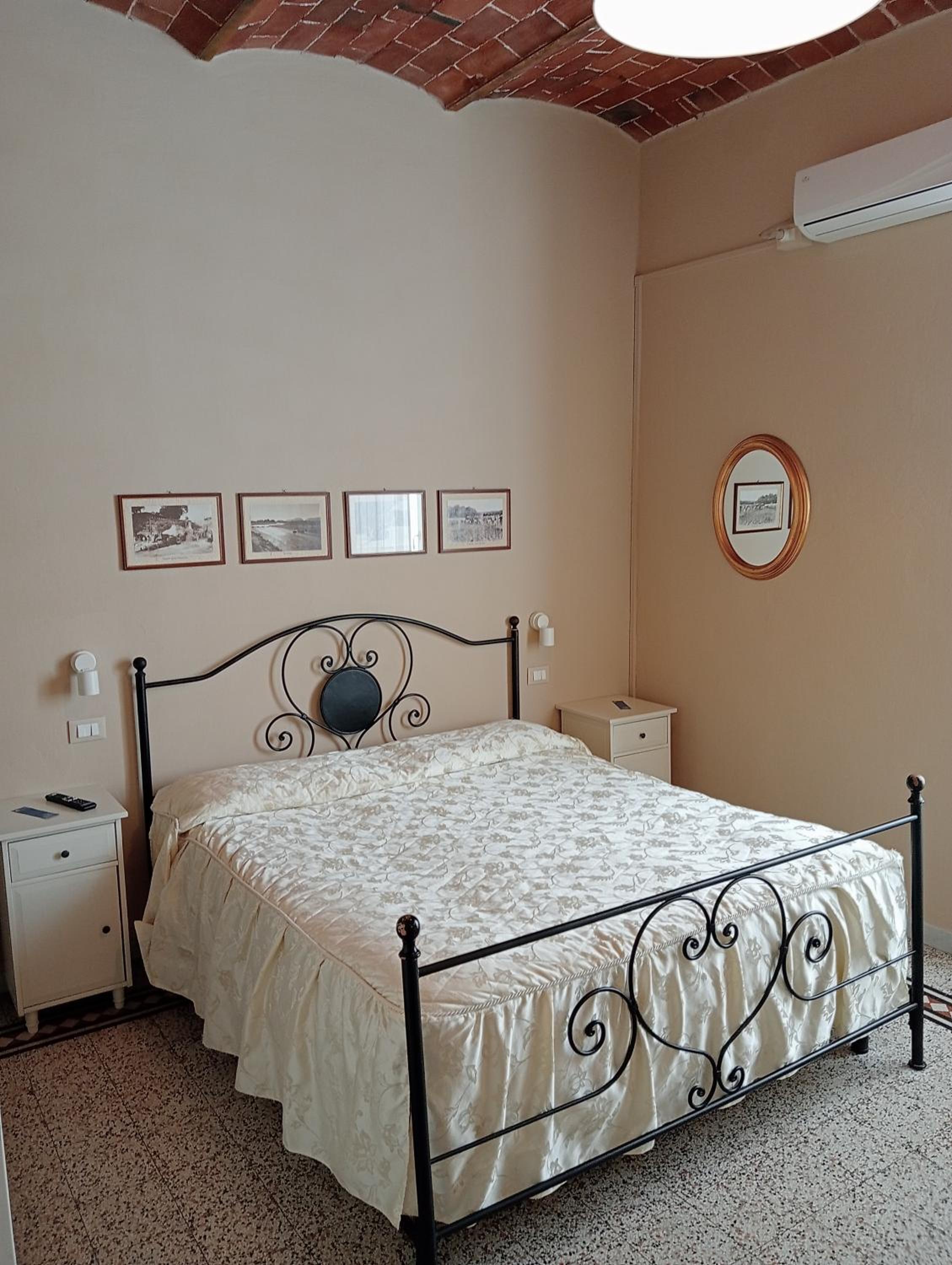 Double Room - Photo 7
