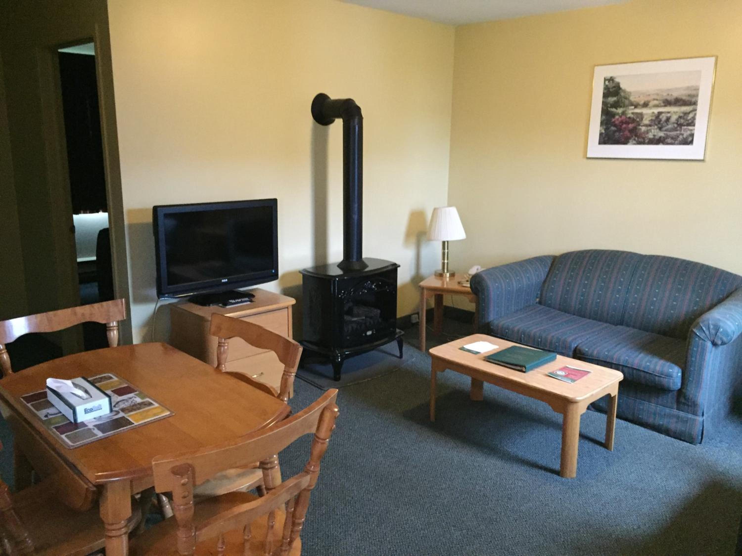 Two-Bedroom Cottage photo 3