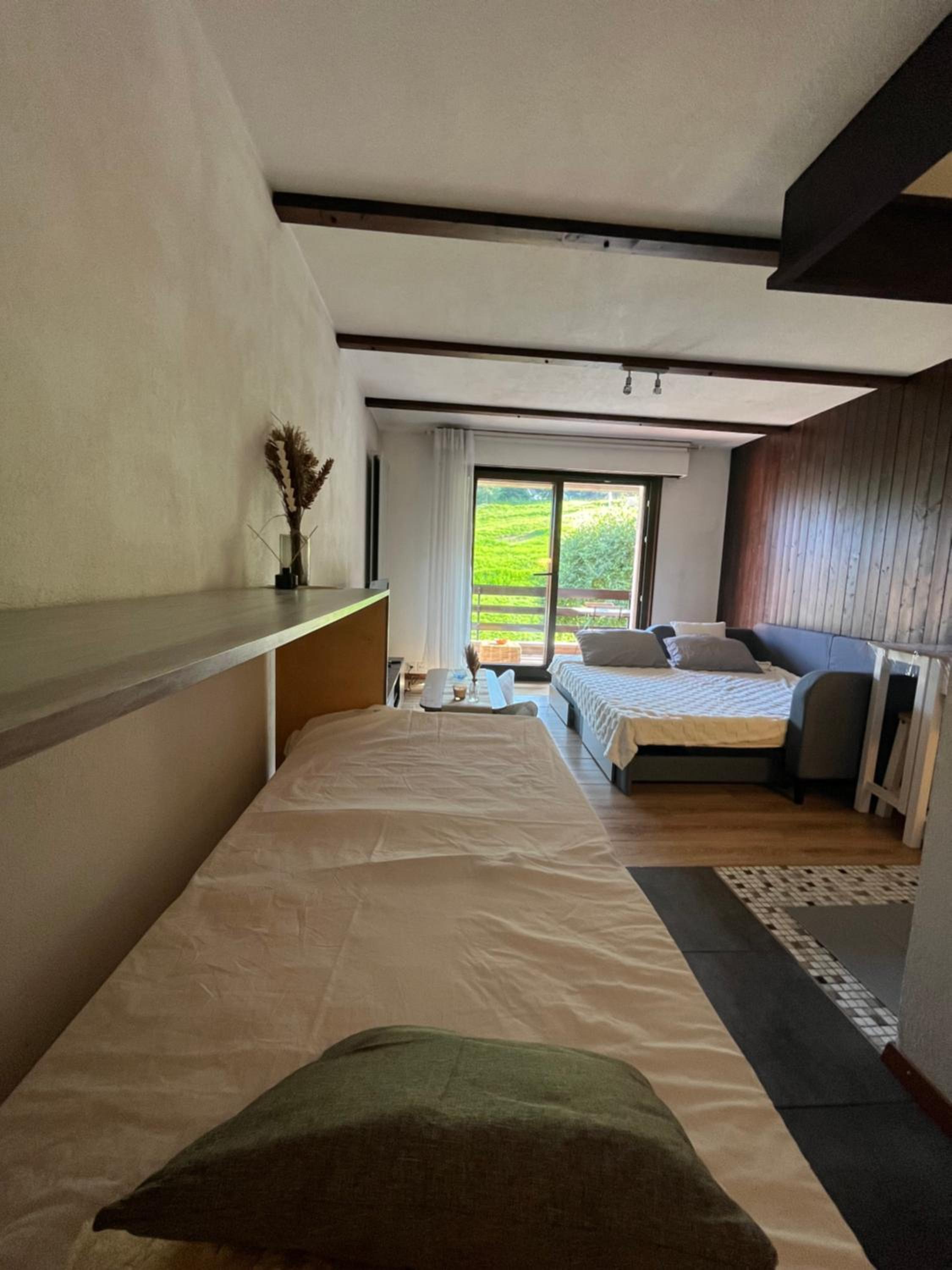 Studio Apartment with Balcony photo 1