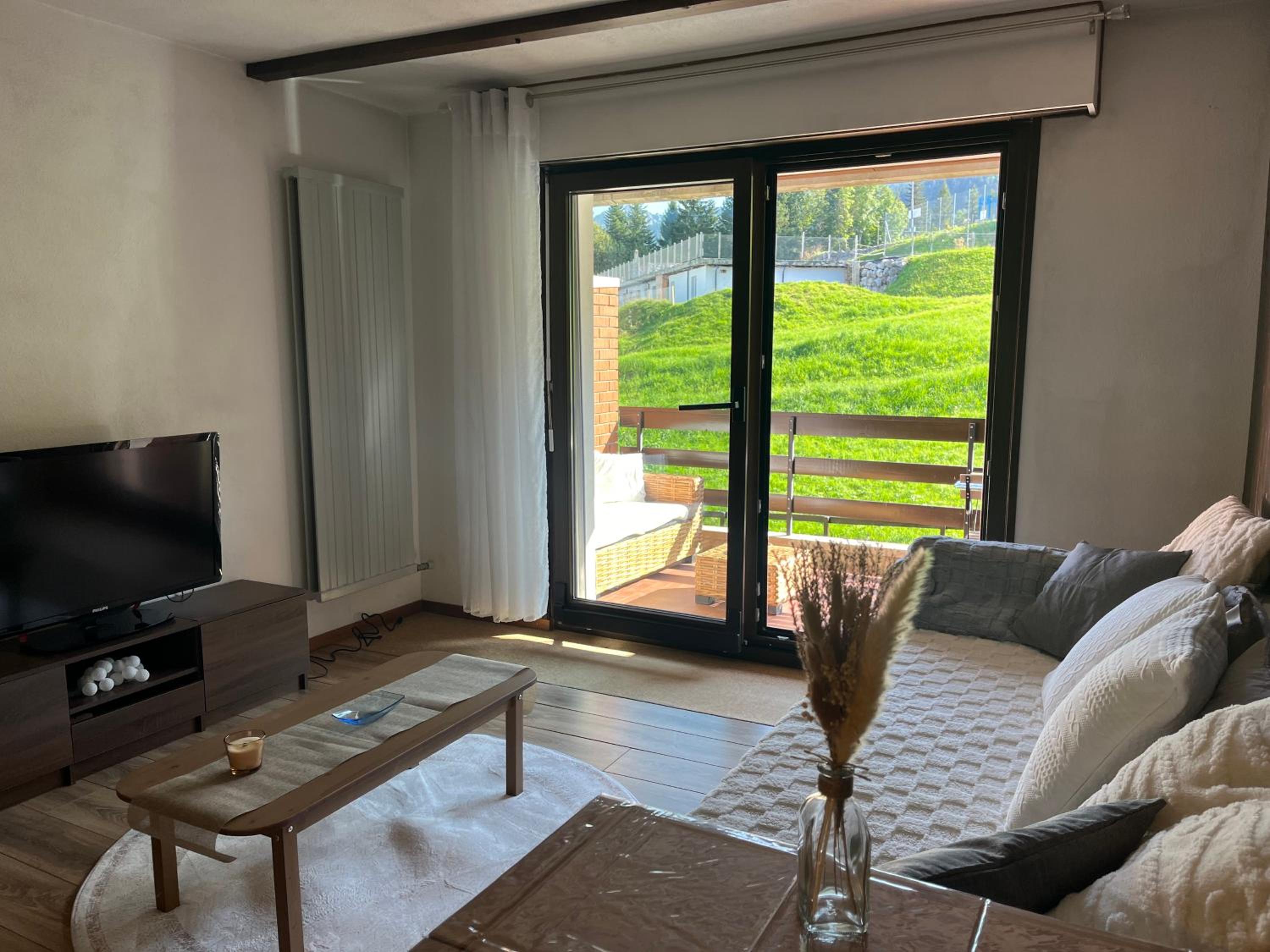 Studio Apartment with Balcony photo 3