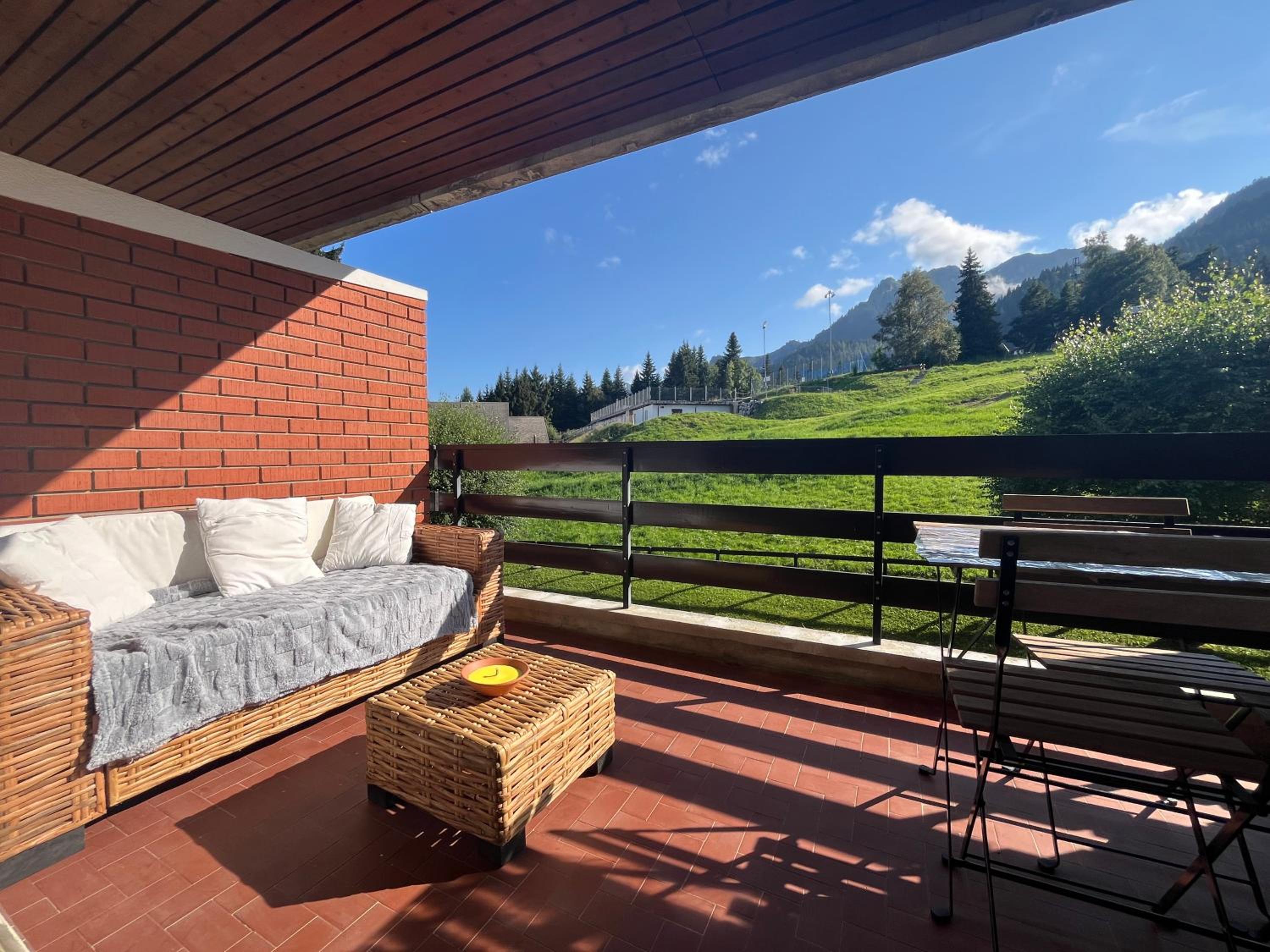 Studio Apartment with Balcony photo 2