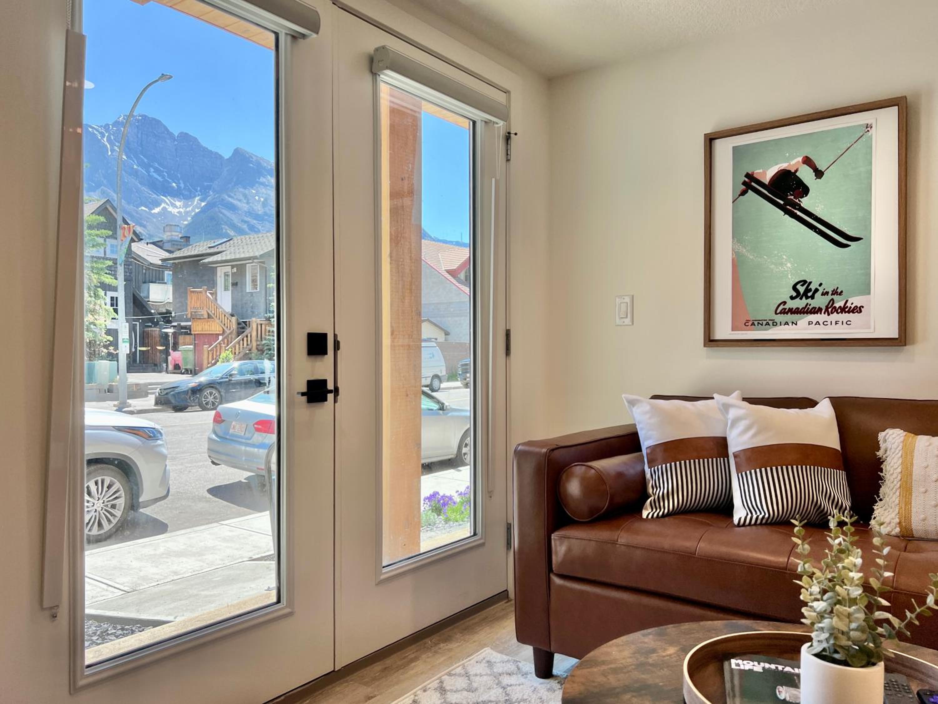 Two-Bedroom Apartment with Mountain View photo 3