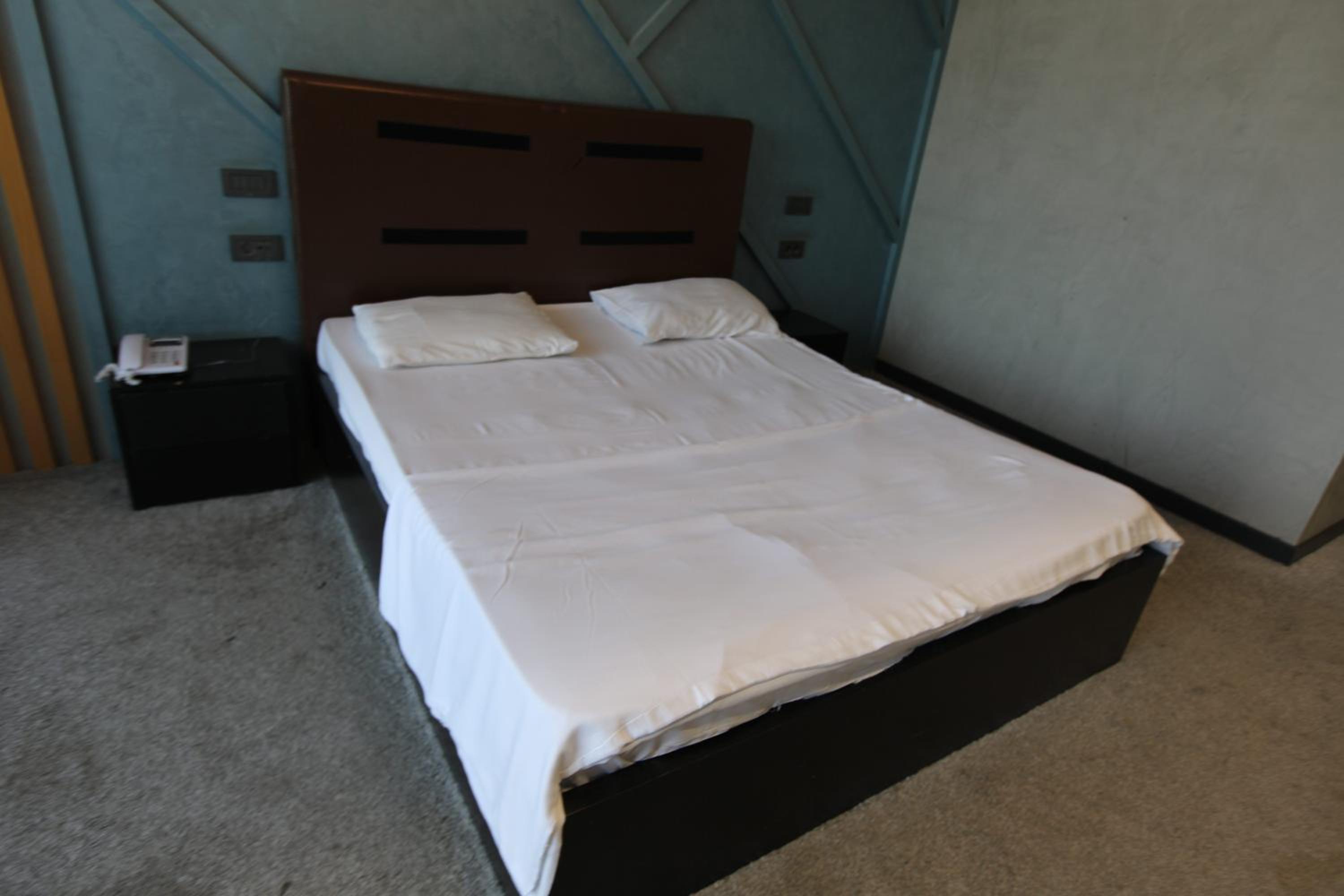 Large Double Room photo 1