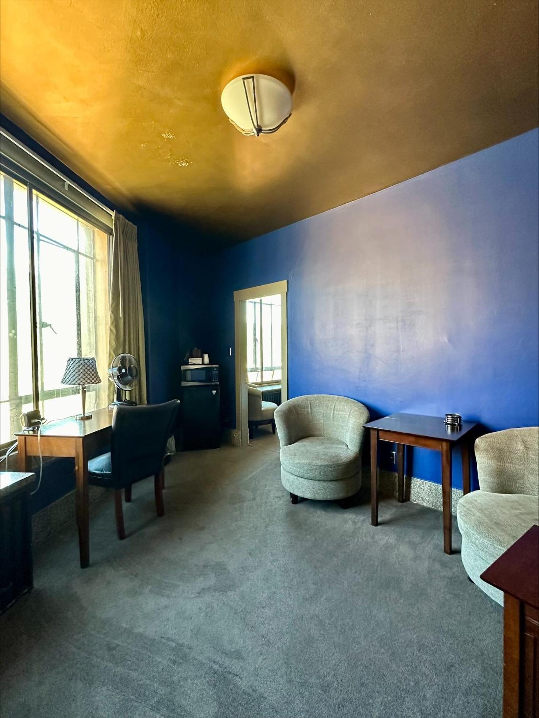 Two-Bedroom Suite - Photo 8