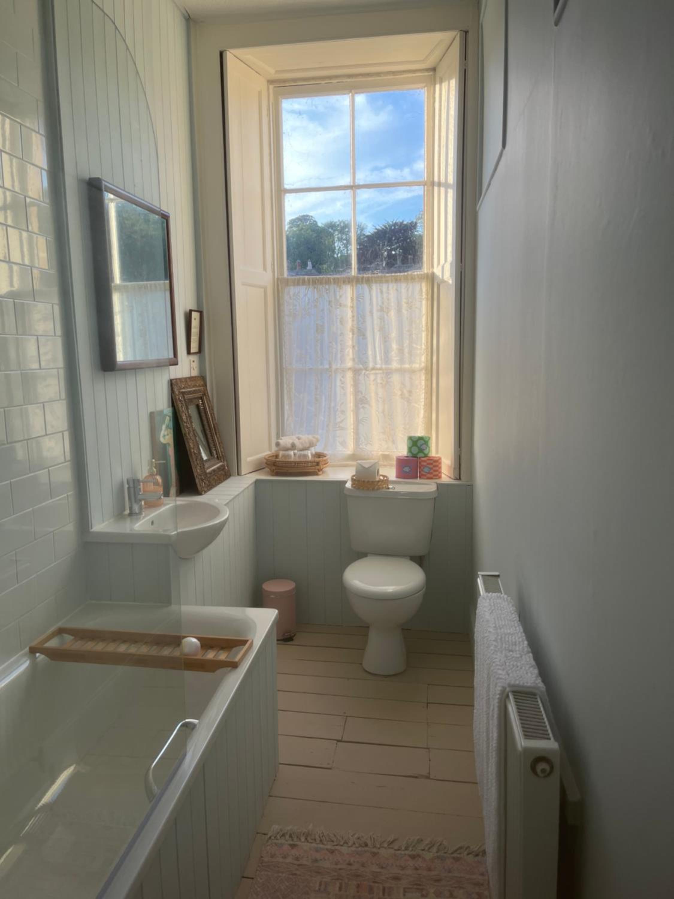 Deluxe Family Suite - Photo 2