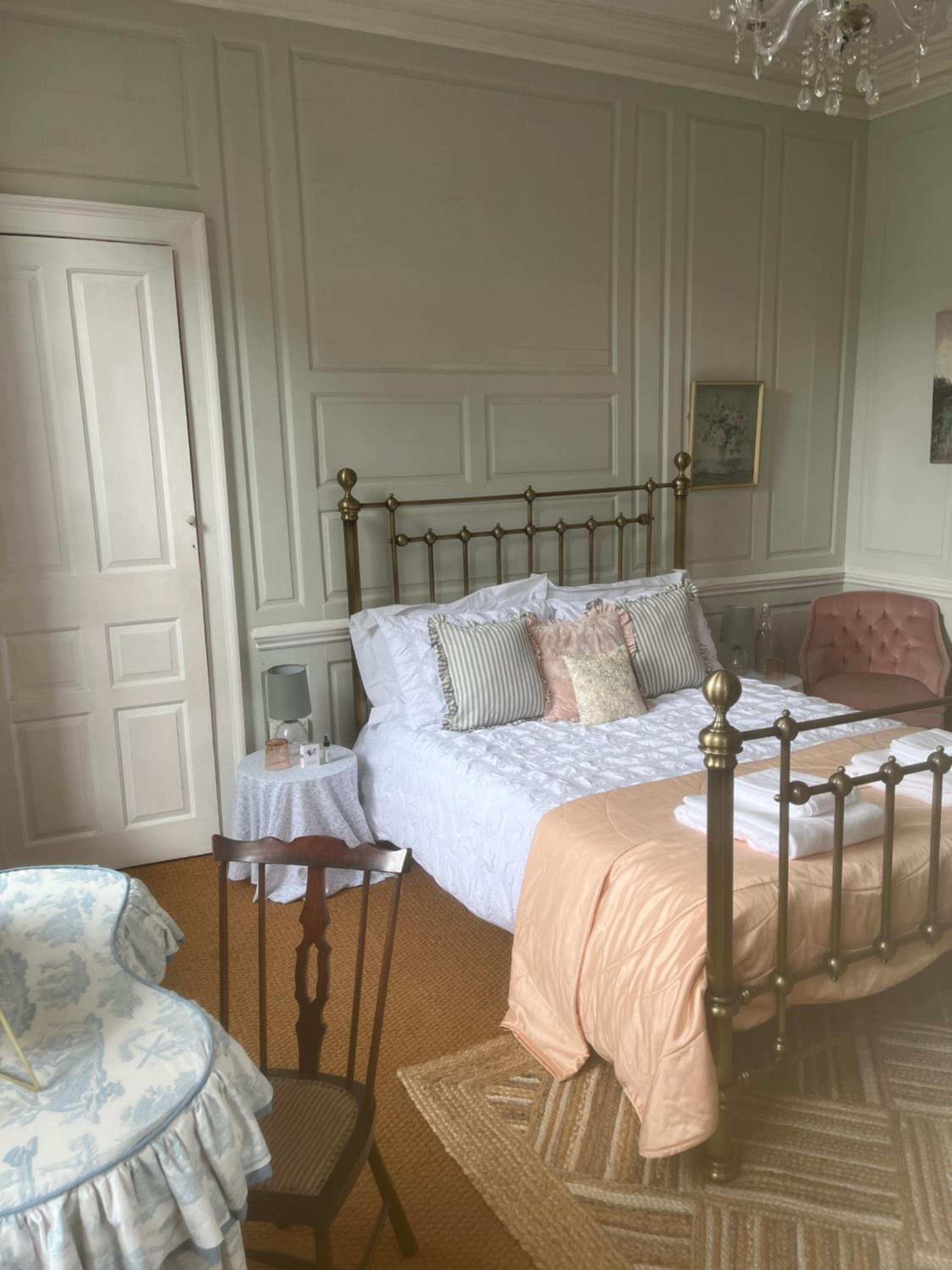 Deluxe Family Suite - Photo 3