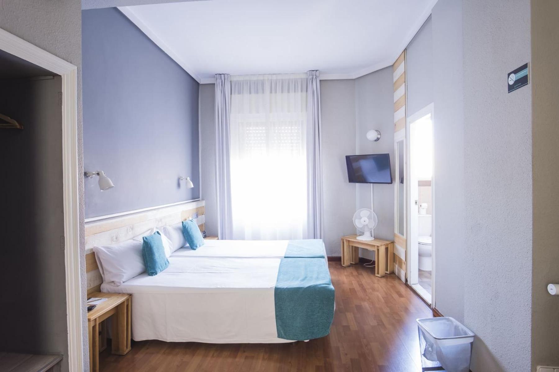 Standard Double or Twin Room photo 3
