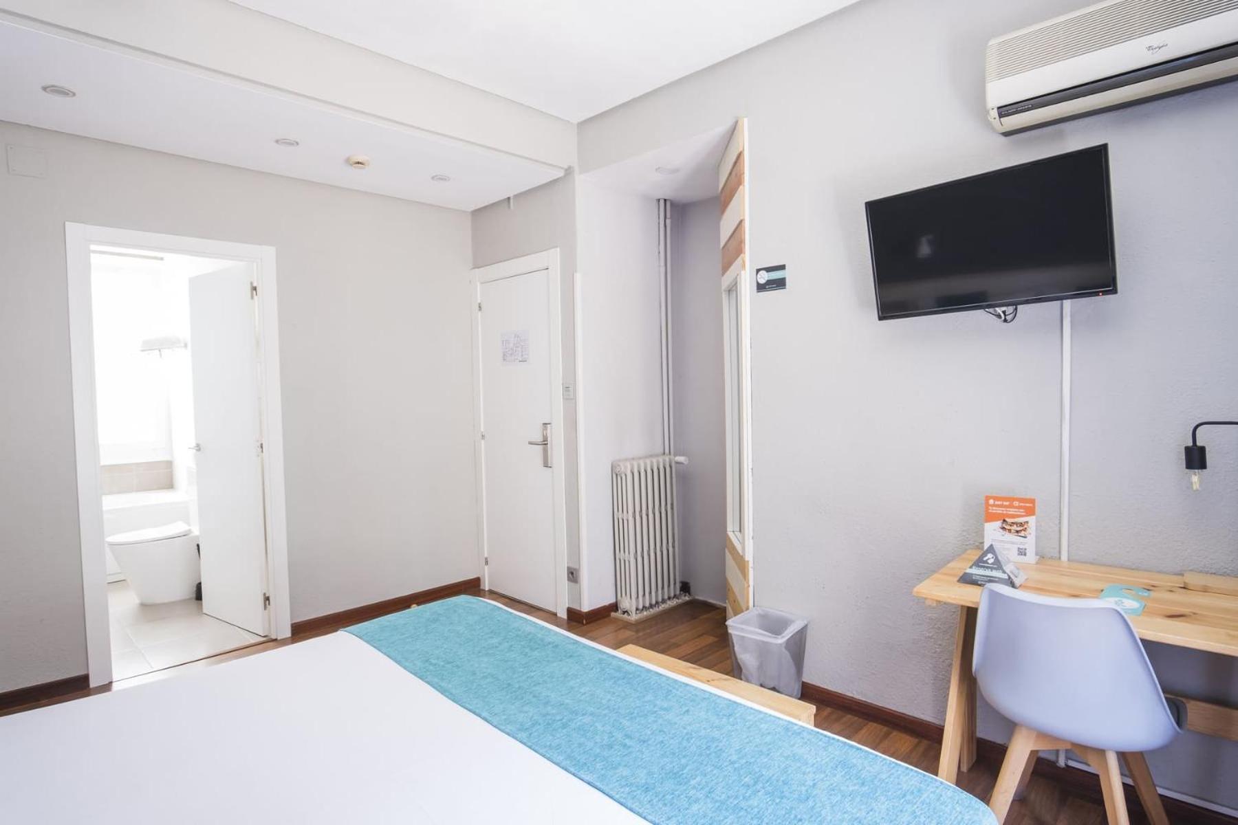 Standard Double or Twin Room with Balcony photo 3