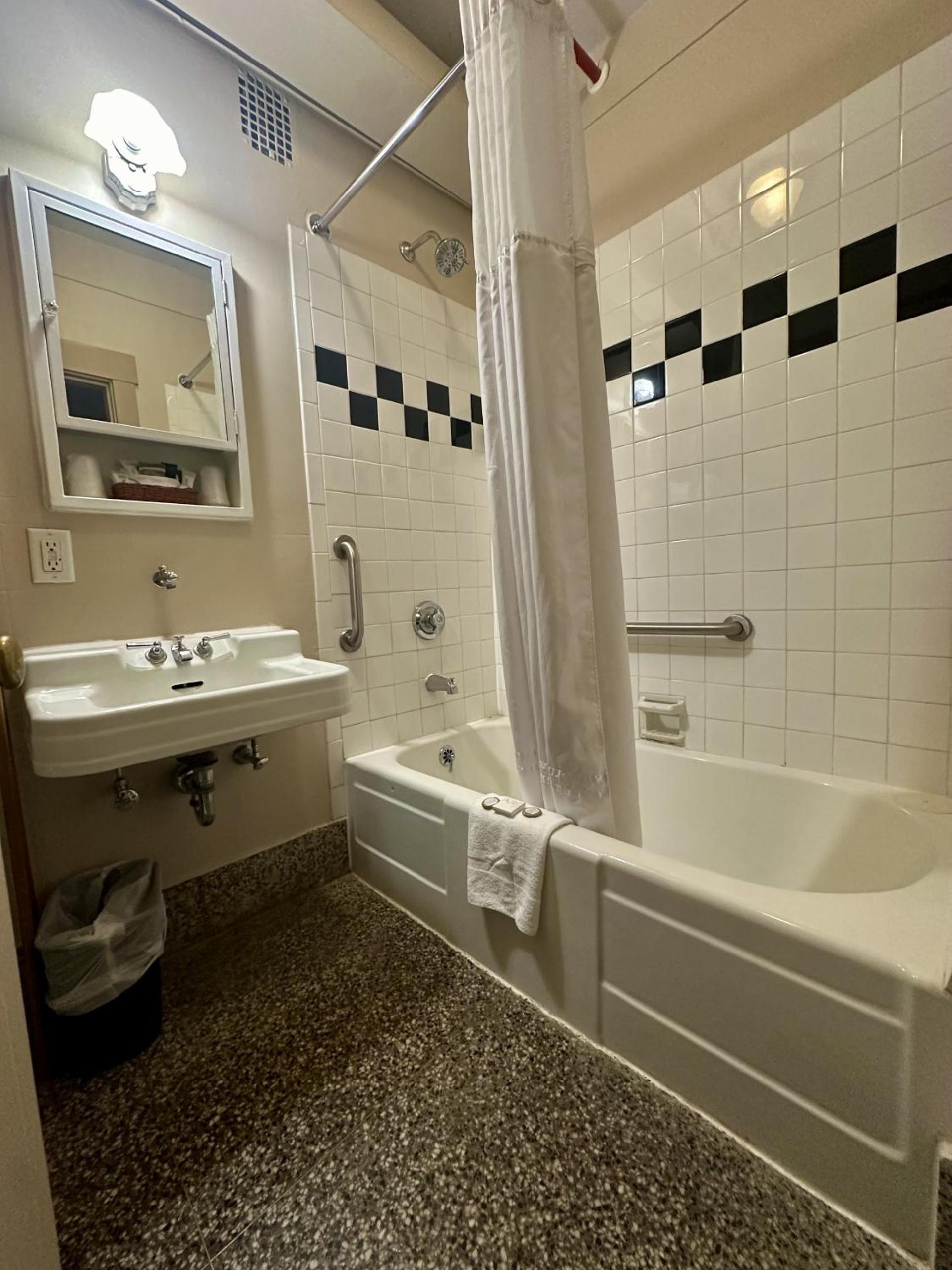 Double Room - Photo 5