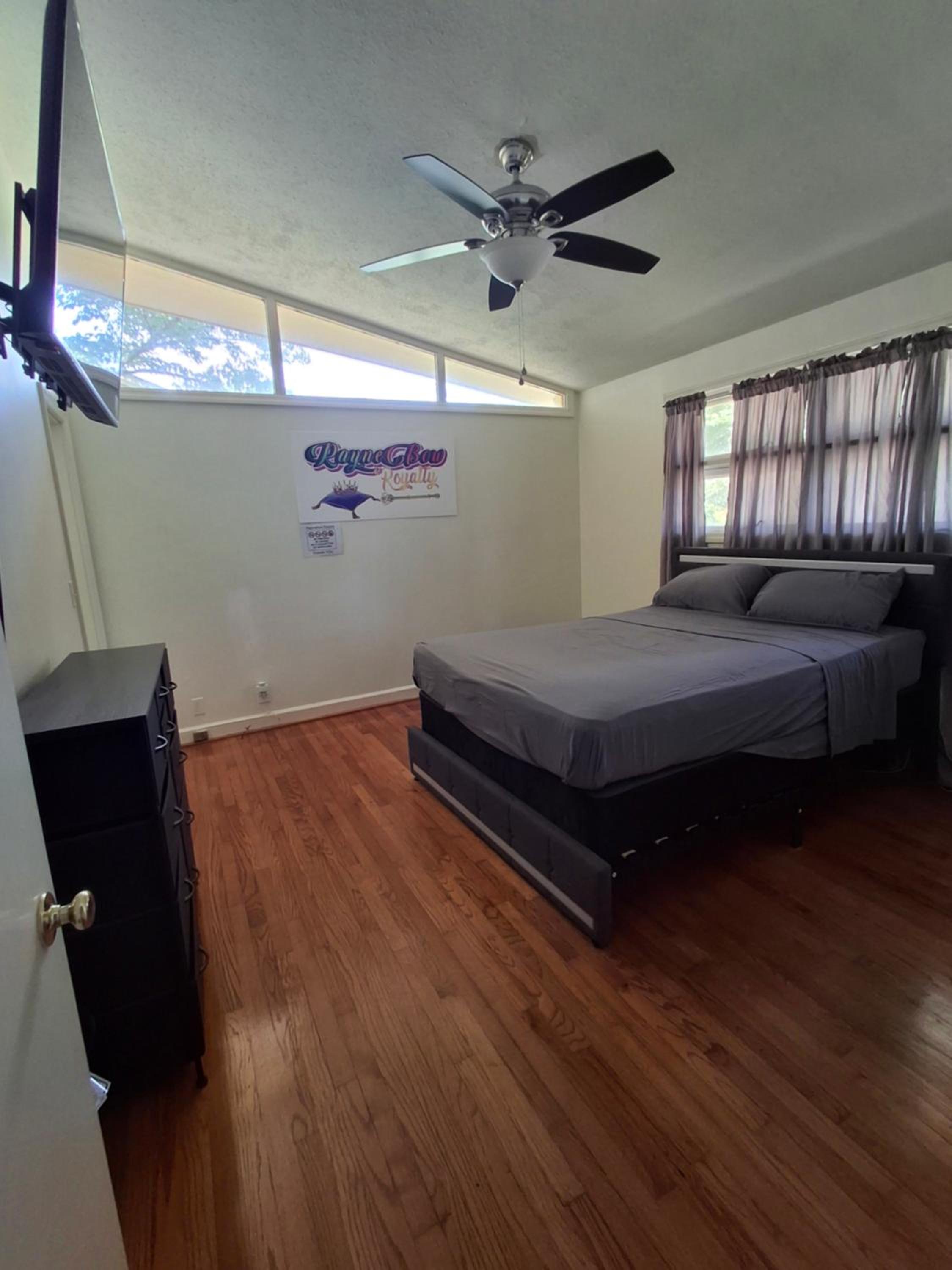 Three-Bedroom House photo 3